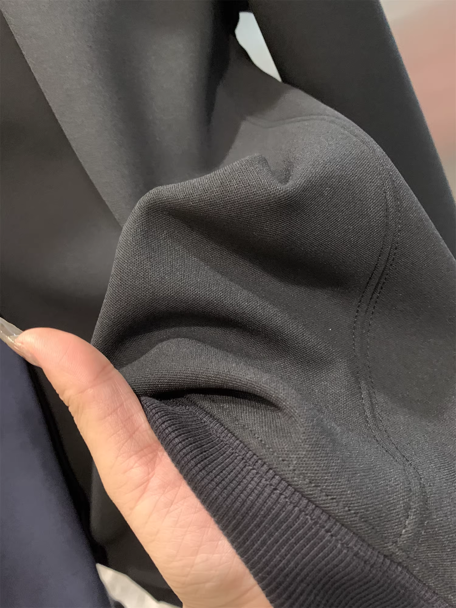 Don Quixote Composite Ollie Fleece! Ấm nhanh chóng và giữ nhiệt! Áo nỉ thường ngày đa năng, lót lông cừu, dày dặn, ấm áp, thích hợp cho mùa thu đông.