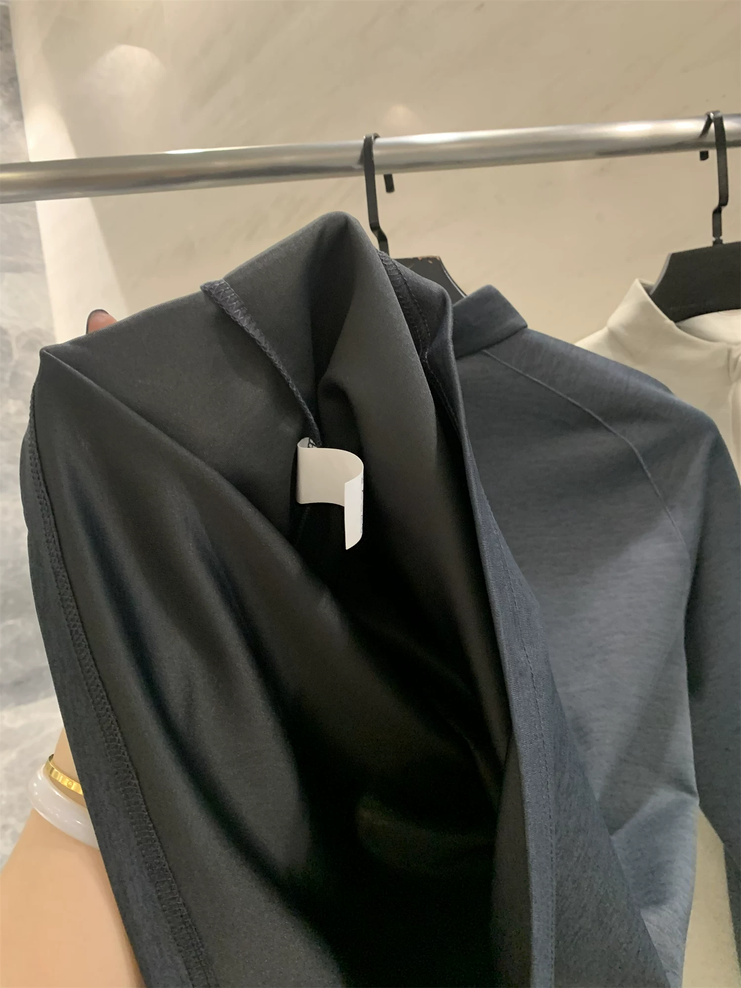 Chức năng sử dụng ngoài trời của Don Quixote! Lớp không khí đàn hồi thoáng khí! Xu hướng áo len cổ đứng nửa cổ dành cho nam mùa thu.