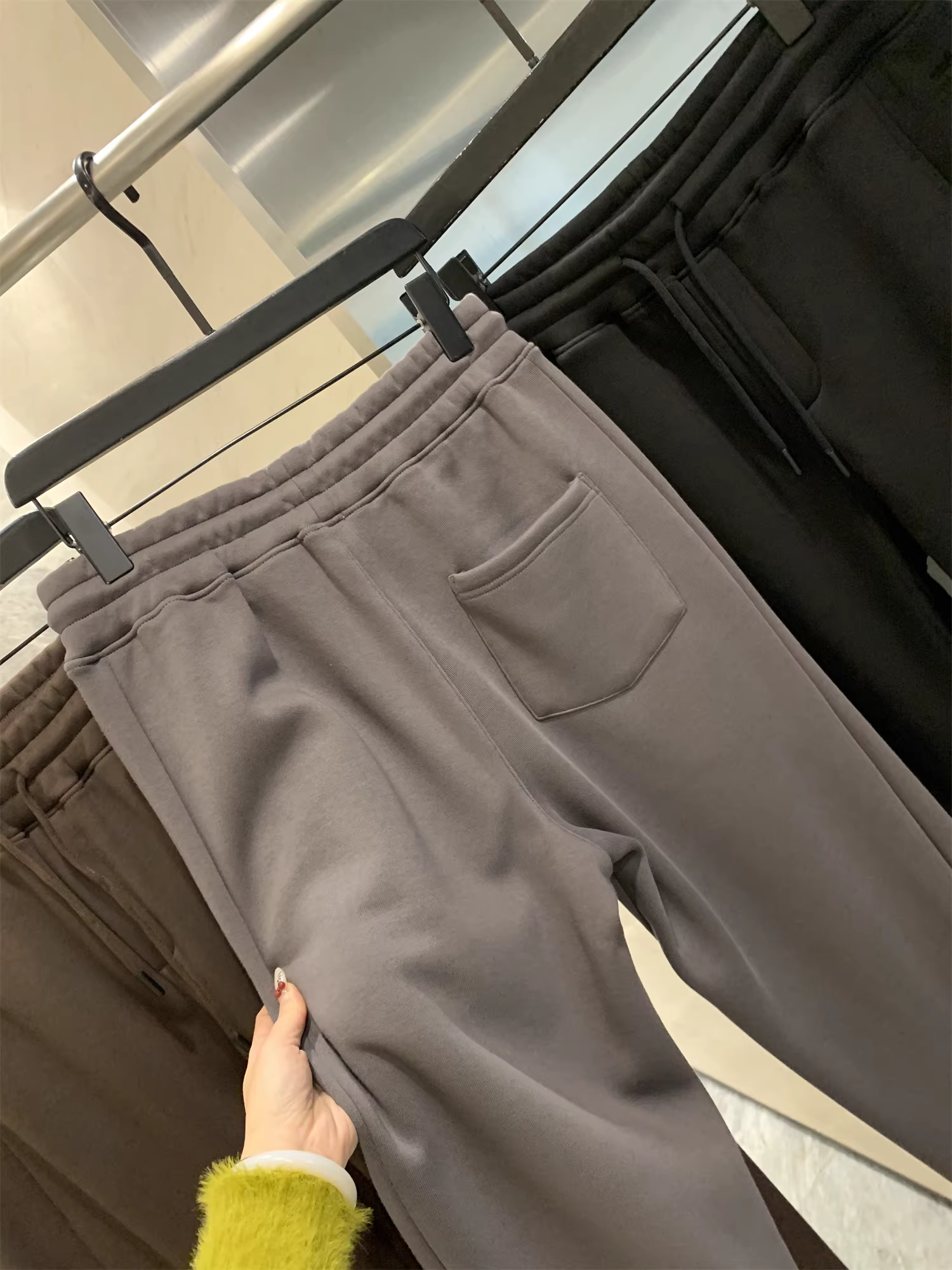 Quần jogger nam đa năng, chất liệu nỉ lót lông cừu, mềm mại và ấm áp, thích hợp cho mùa thu đông!