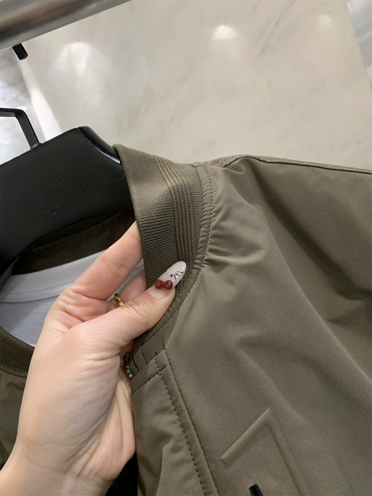 Đơn đặt hàng của công ty Don Quixote ODM! Công nghệ nhẹ và ấm áp! Áo khoác phi công cổ bóng chày, áo khoác phao mùa đông dành cho nam.