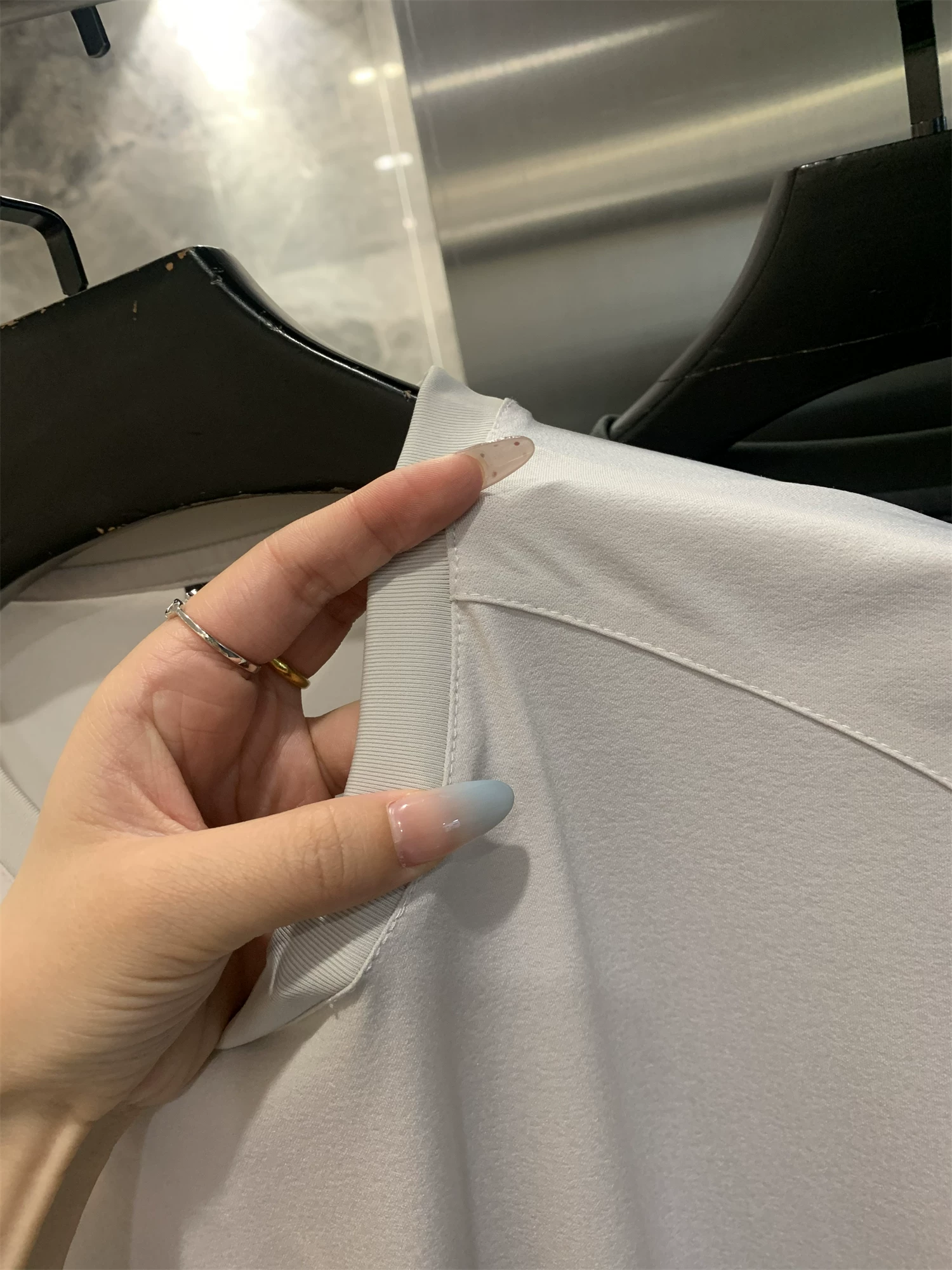 Dòng sản phẩm keo dán liền mạch Don Quixote! Áo thun ngắn tay thông thường dành cho nam mùa hè, thấm hút mồ hôi, thoáng khí, thấm hút mồ hôi, có độ đàn hồi cao.