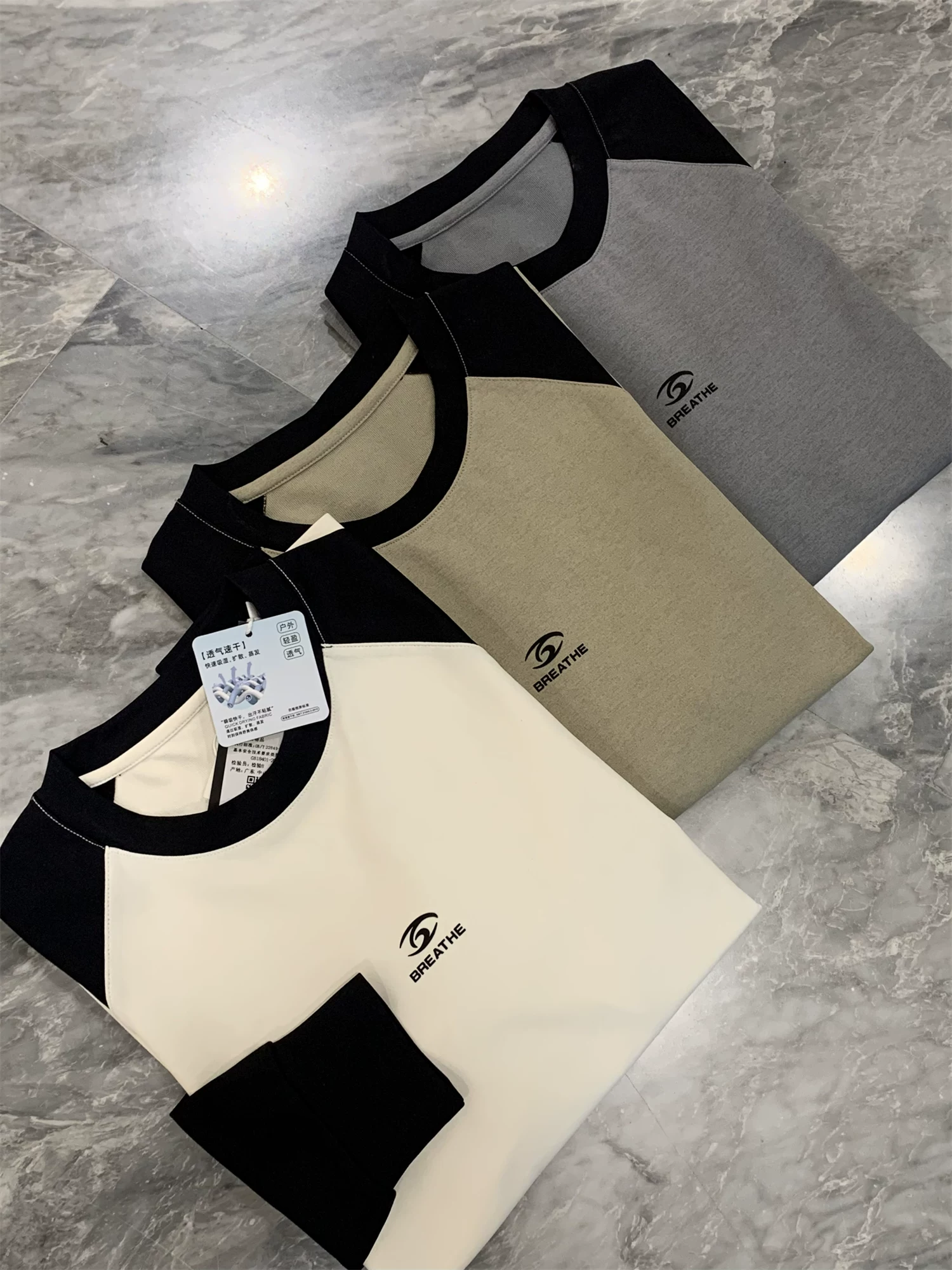 Thiết kế cổ raglan cổ điển của Don Quixote! Áo thun dài tay cổ tròn màu sắc phối hợp phong cách unisex mùa xuân thu, kiểu dáng thời thượng