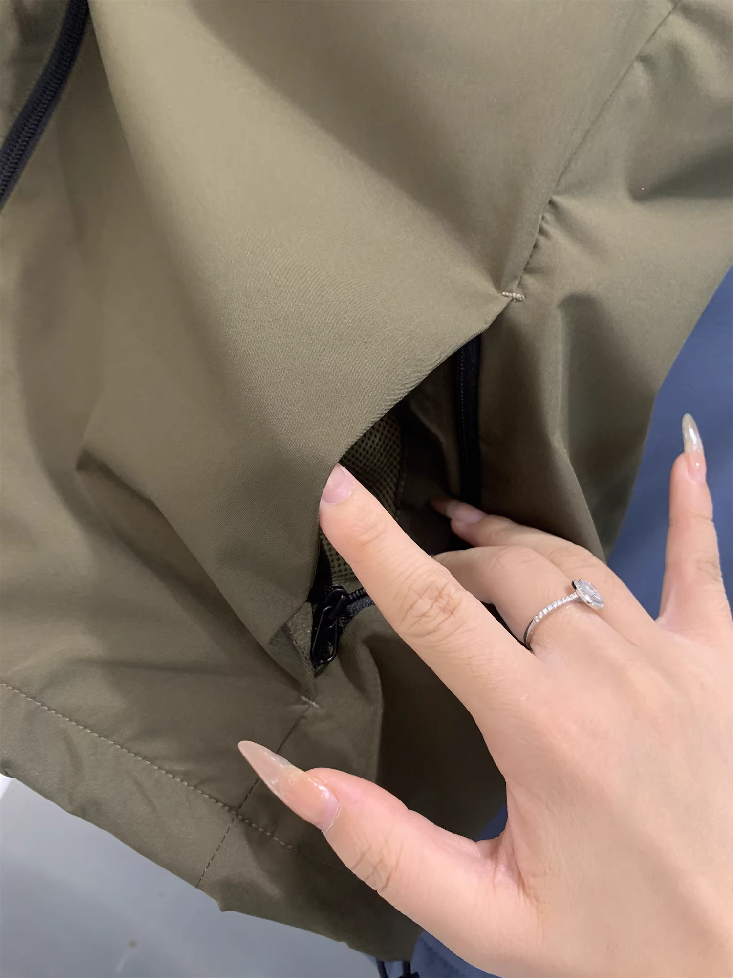 Don Quixote Urban Functionality! Có thể mặc được cả nam và nữ! Áo vest thường ngày có cổ đứng chống gió và chống thấm nước mùa xuân và mùa hè rất hợp thời trang.