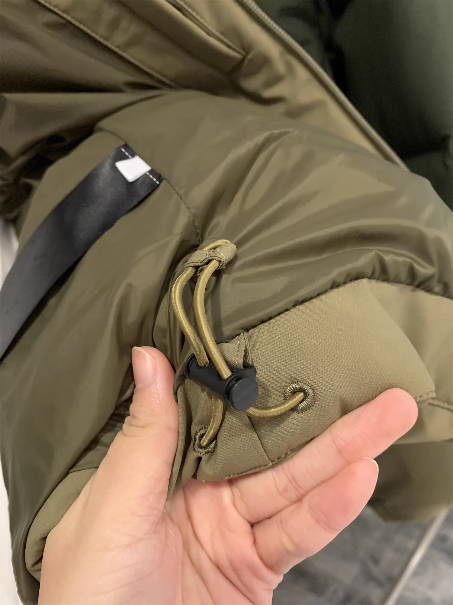 Don Quixote U series! Độ phồng 600+! 90% lông vịt! Áo khoác mùa đông may liền mạch có mũ trùm đầu.