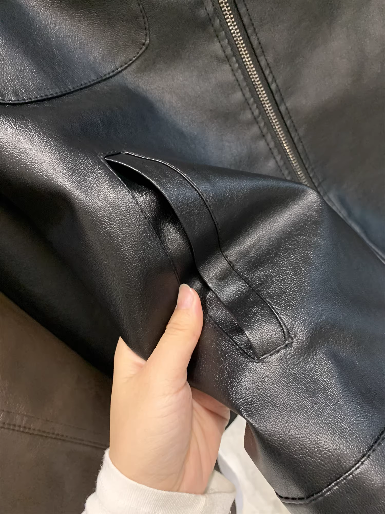 Áo khoác da microfiber Don Quixote! Có kết cấu thịt mịn! Áo khoác da đa năng, kiểu dáng lịch sự nhưng vẫn năng động, thích hợp cho mùa thu đông.