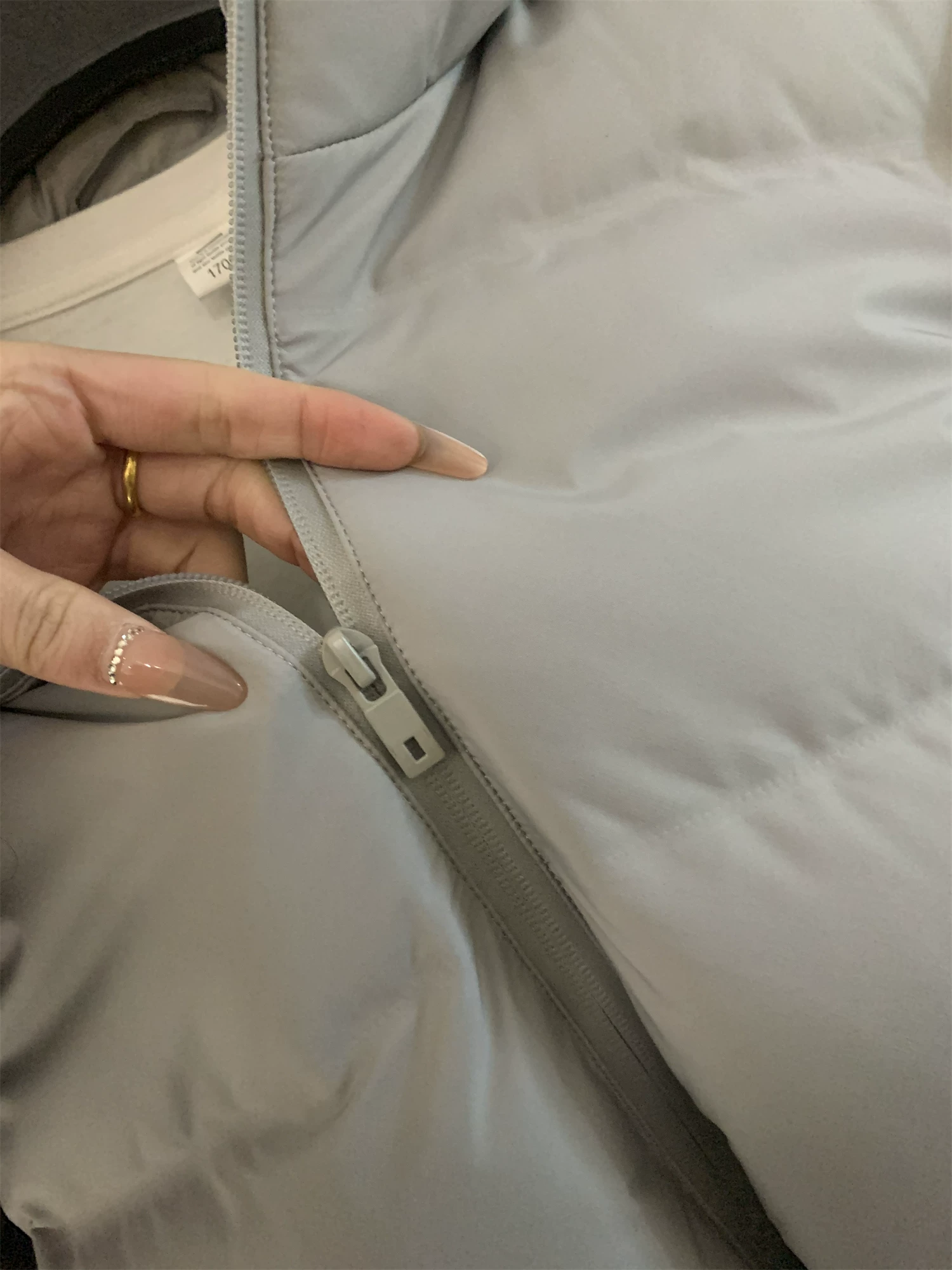 Ưu đãi hàng ngày của Don Quixote! Áo khoác phao liền mạch mùa đông dành cho nam và nữ, áo khoác phao có mũ trùm đầu dày và mềm mại.