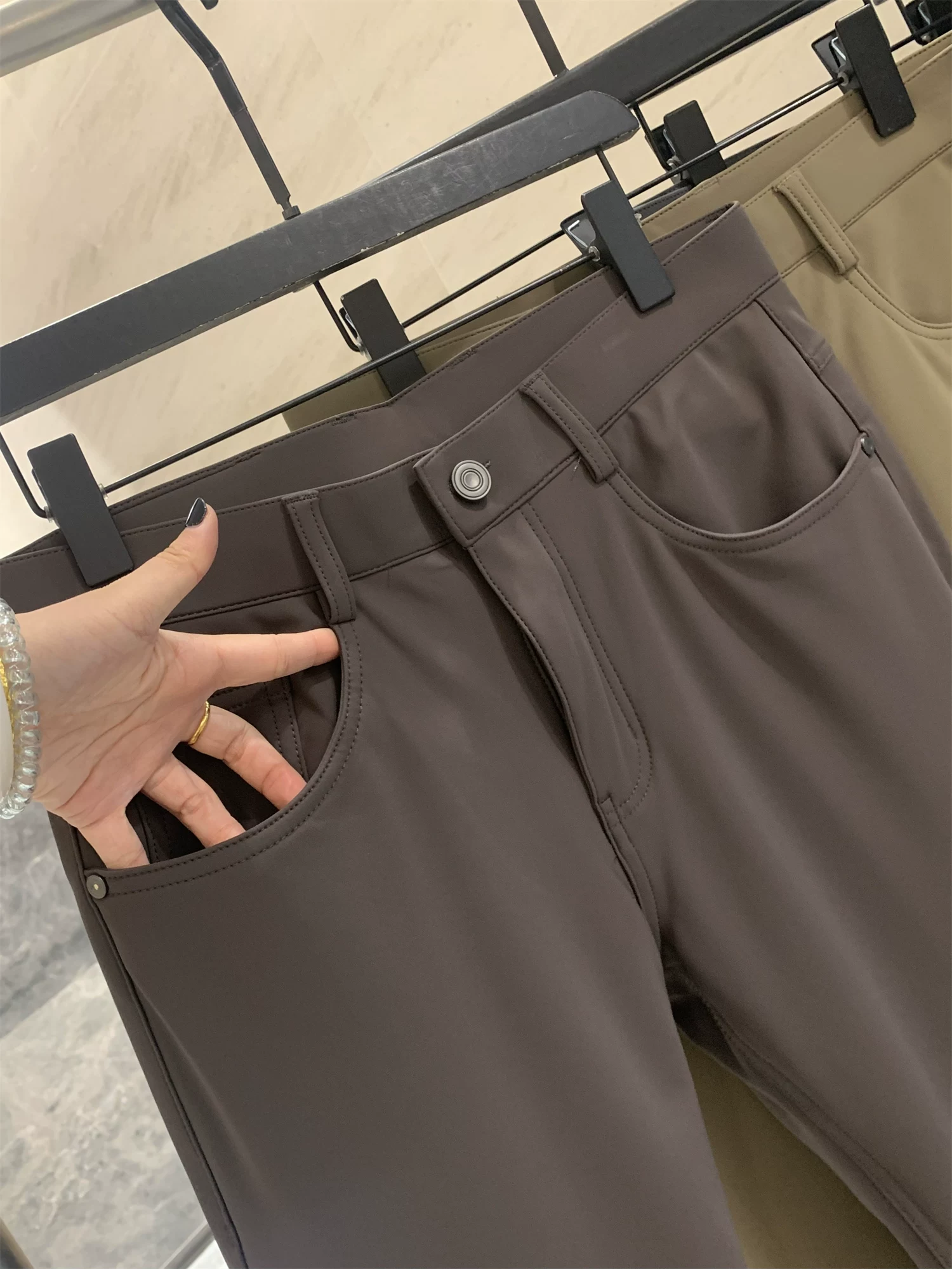 Công nghệ đen bốn lớp chống thấm Don Quixote! Quần âu lịch sự, chống nhăn, co giãn cao, thoáng khí, dáng thẳng.