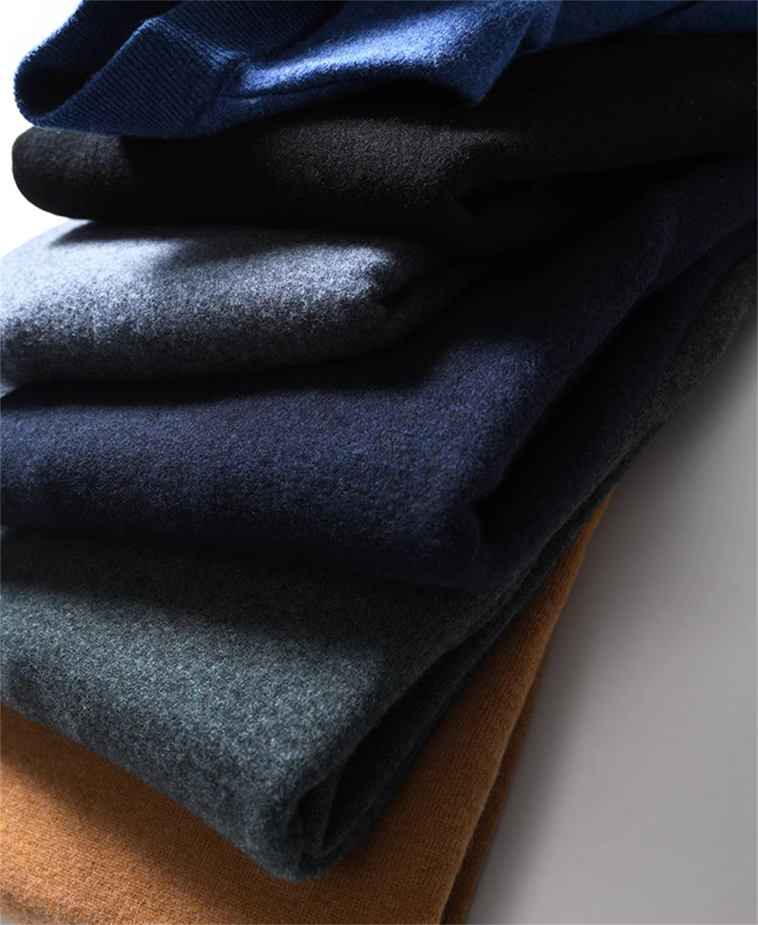 Hàng hiệu Don Quixote giảm giá! Giá cả phải chăng! Áo len dệt kim cổ tròn màu trơn 100% len cừu mùa thu đông dành cho nam.