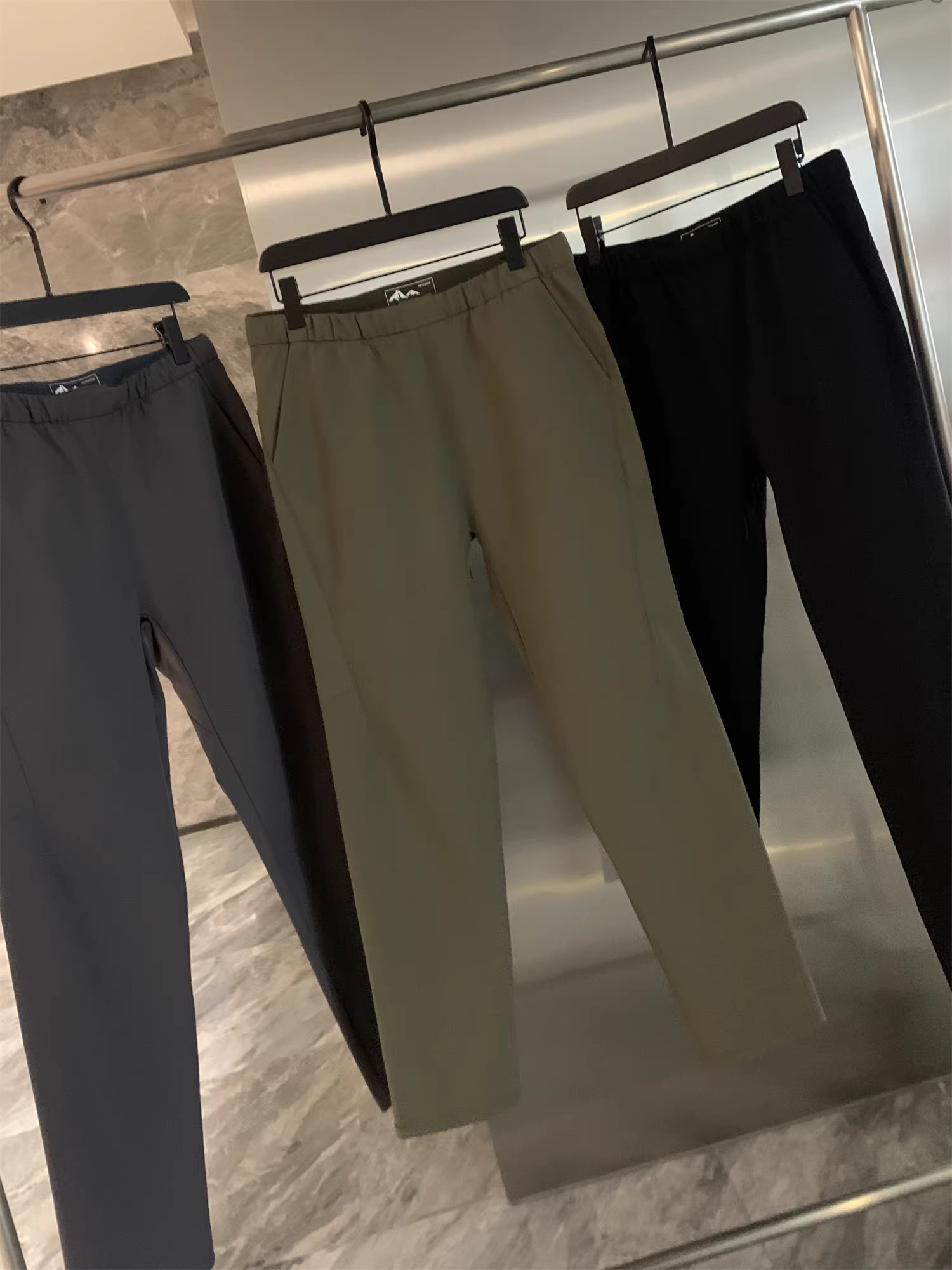 Phong cách Don Quixote! May đo 3D! Quần thể thao nam chất liệu chống thấm, nhanh khô, màu trơn, dáng thẳng, phong cách thường ngày.