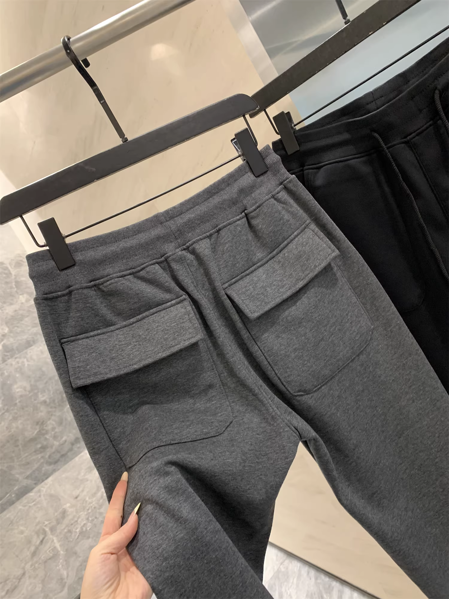 Don Quixote đến đảo nước này! Dày và không mờ! Quần thể thao dệt kim mùa thu đông ấm áp, có bo gấu, kiểu dáng thường ngày dành cho nam.