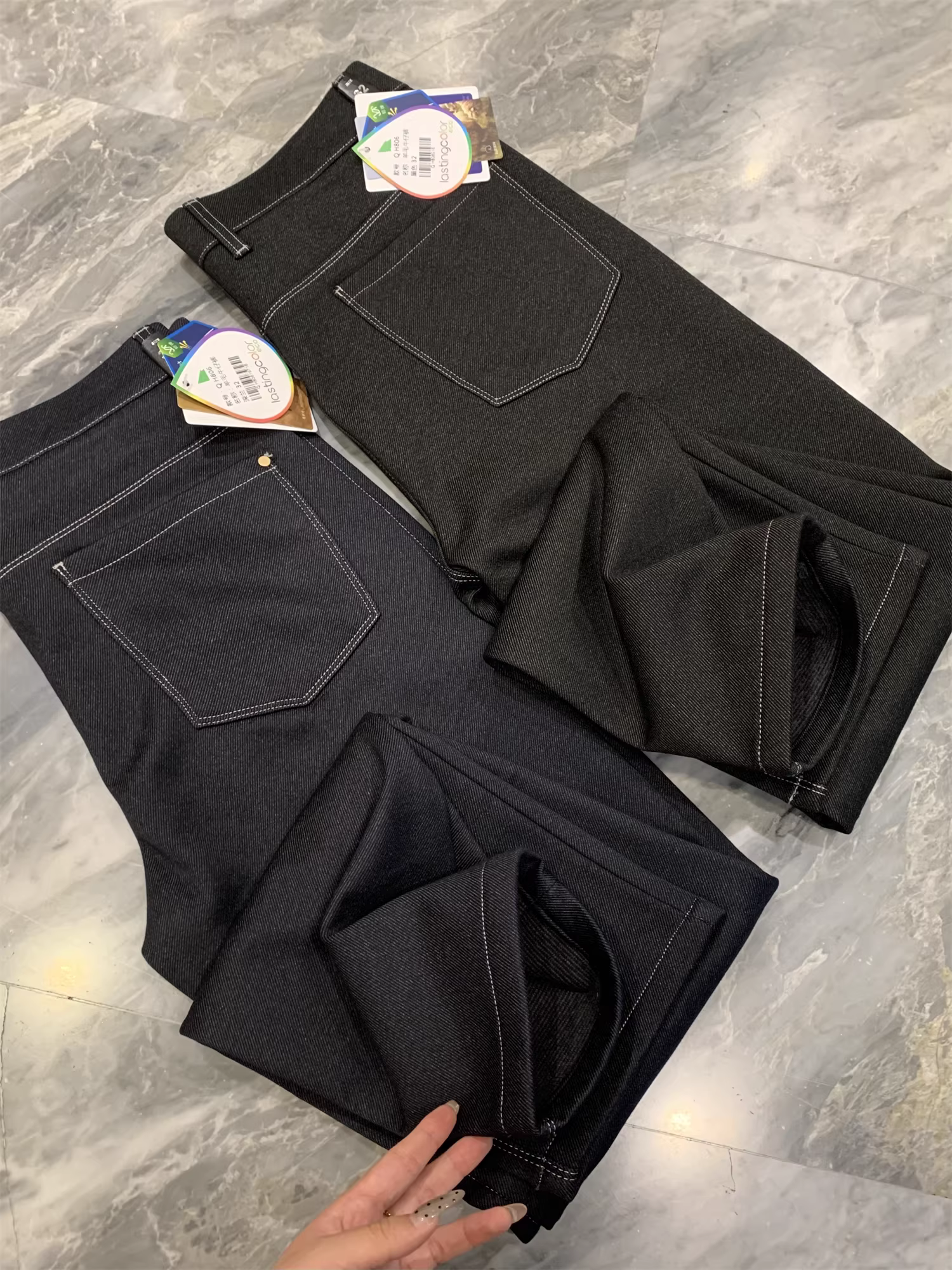 Đơn đặt hàng của công ty Don Quixote ODM! Chất liệu pha Lyocell + len cừu! Quần jean dáng thẳng, may đường chỉ nổi bật.