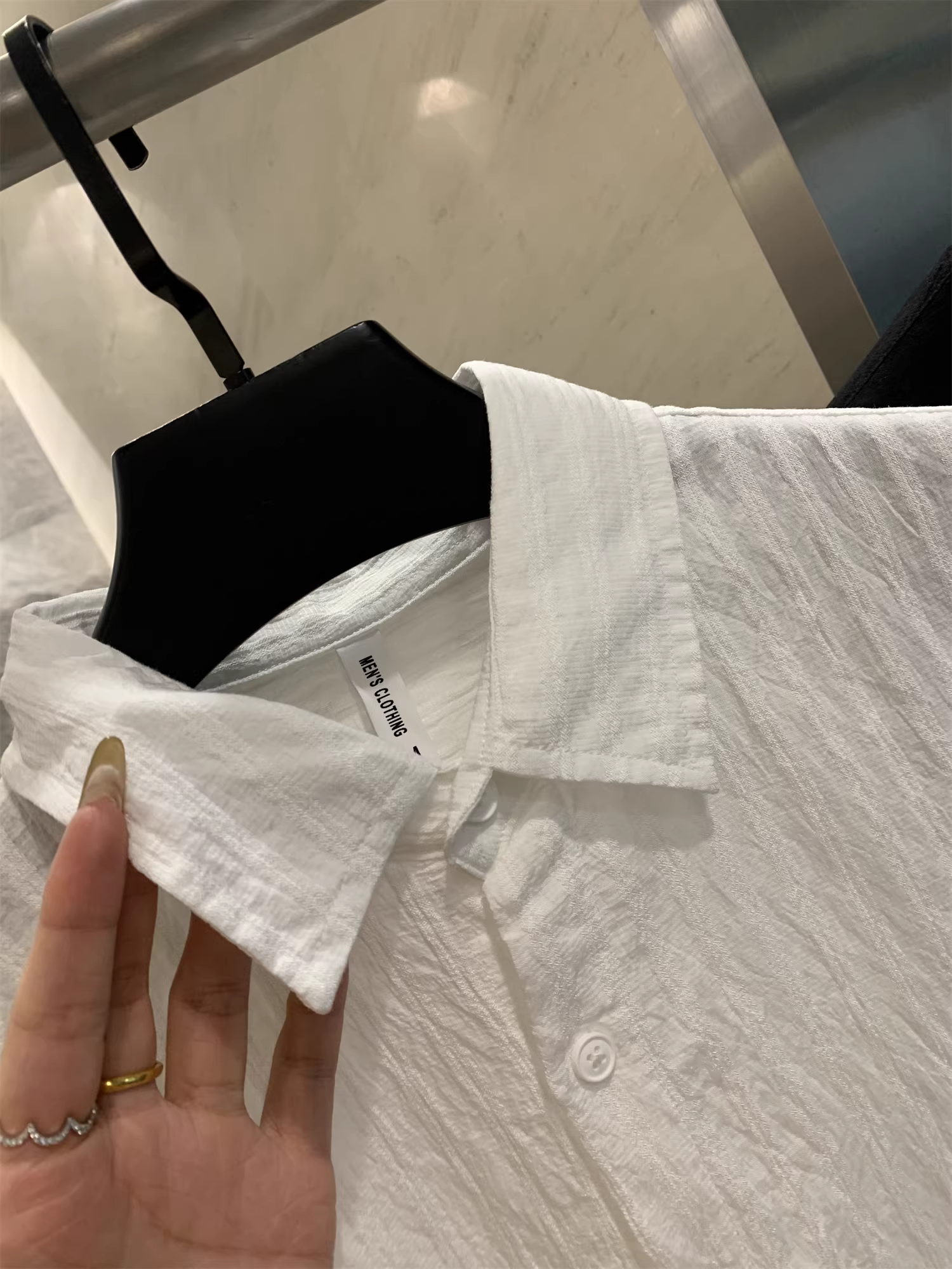 Don Quixote với họa tiết xếp ly ba chiều! Áo sơ mi dài tay thoáng khí, xếp lớp ba chiều, phong cách mùa thu mới dành cho nam giới