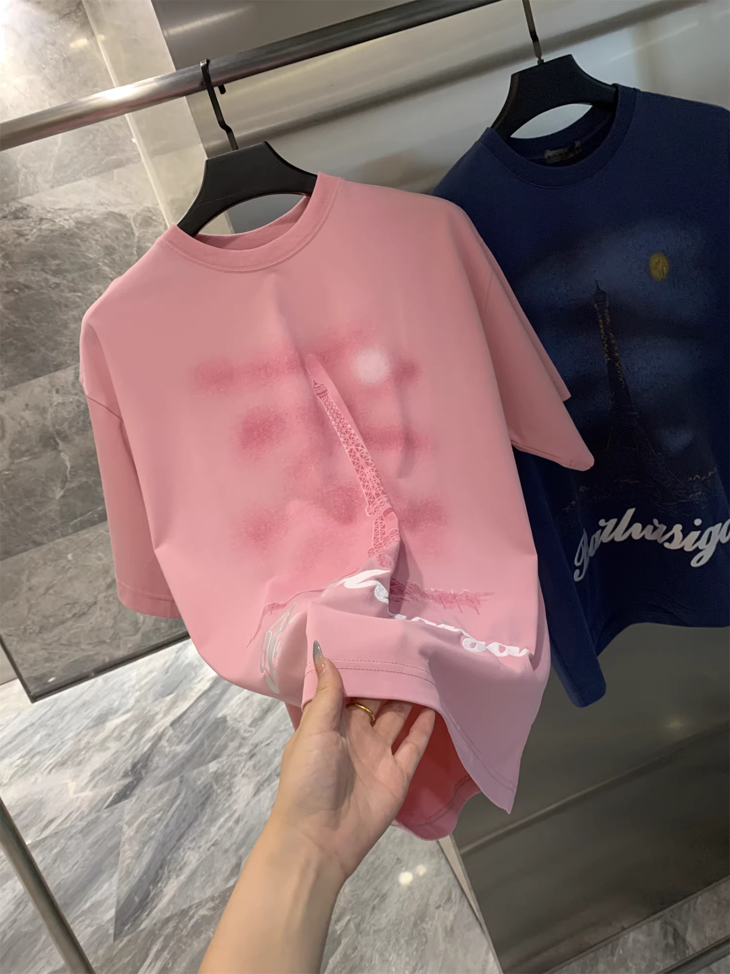 Áo sơ mi nam tay ngắn Don Quixote ODM, chất liệu 100% cotton! Giặt và chải mềm mại, thân thiện với da và thoáng khí, lý tưởng cho mùa hè.