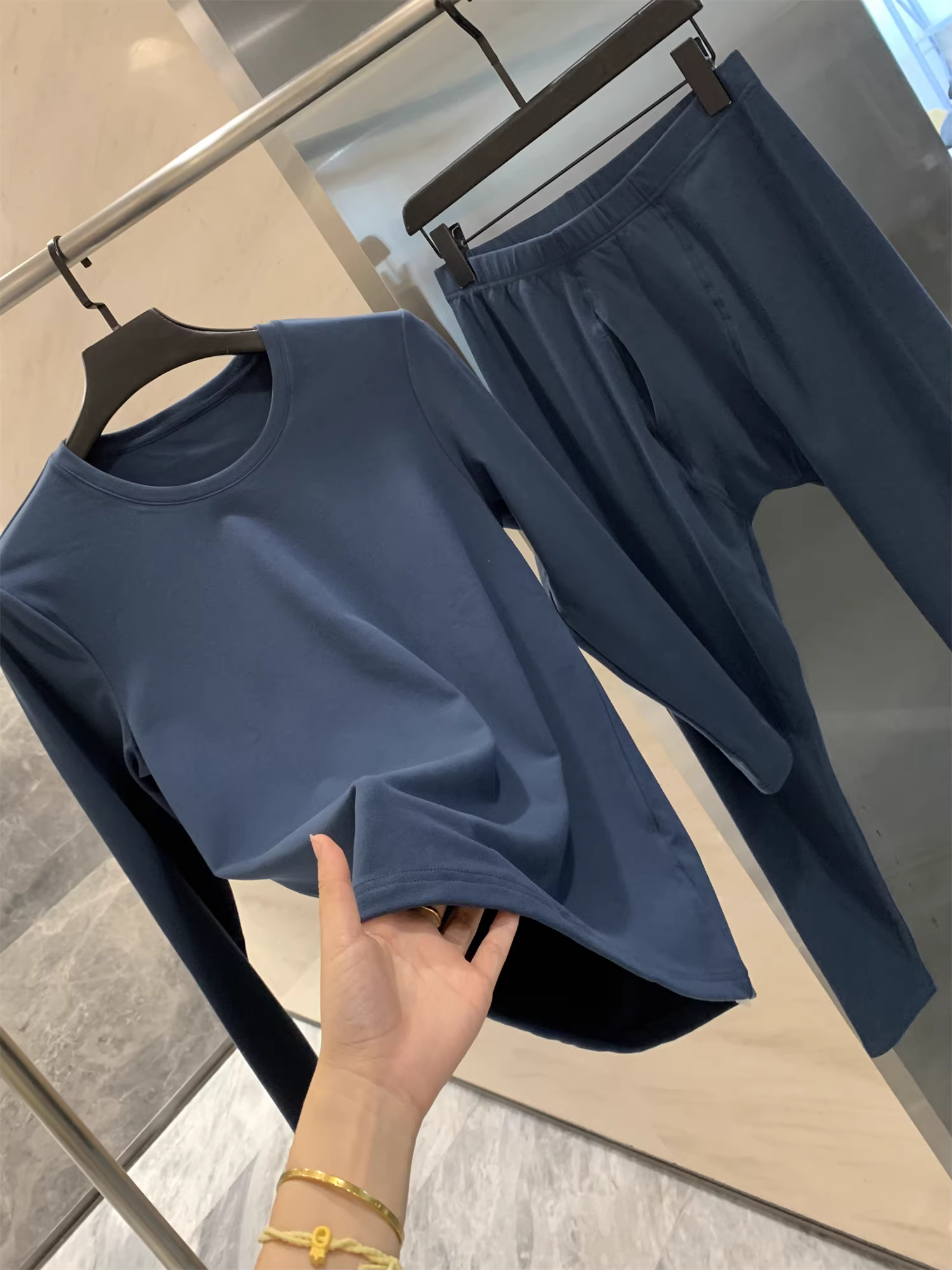 Dòng sản phẩm Don Quixote Light and Warm! Công nghệ tạo nhiệt thân thiện với da! Bộ đồ lót thường ngày màu trơn ấm áp mùa thu đông dành cho nam.