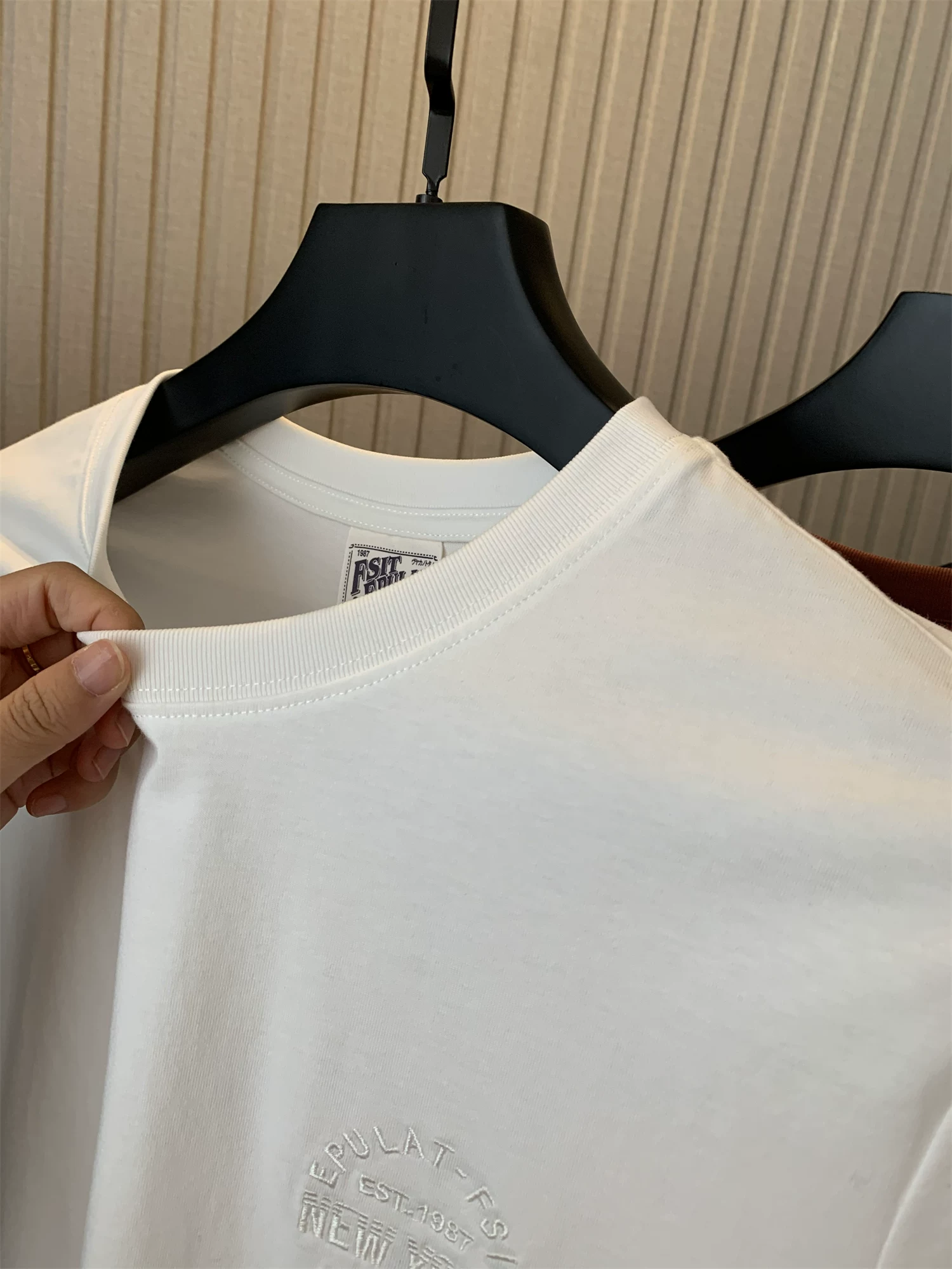 Đơn đặt hàng của công ty Don Quixote ODM! Áo thun dài tay chất liệu cotton nguyên chất, cổ tròn, co giãn, thêu, đã qua xử lý làm mềm, dùng làm lớp lót cho nam.