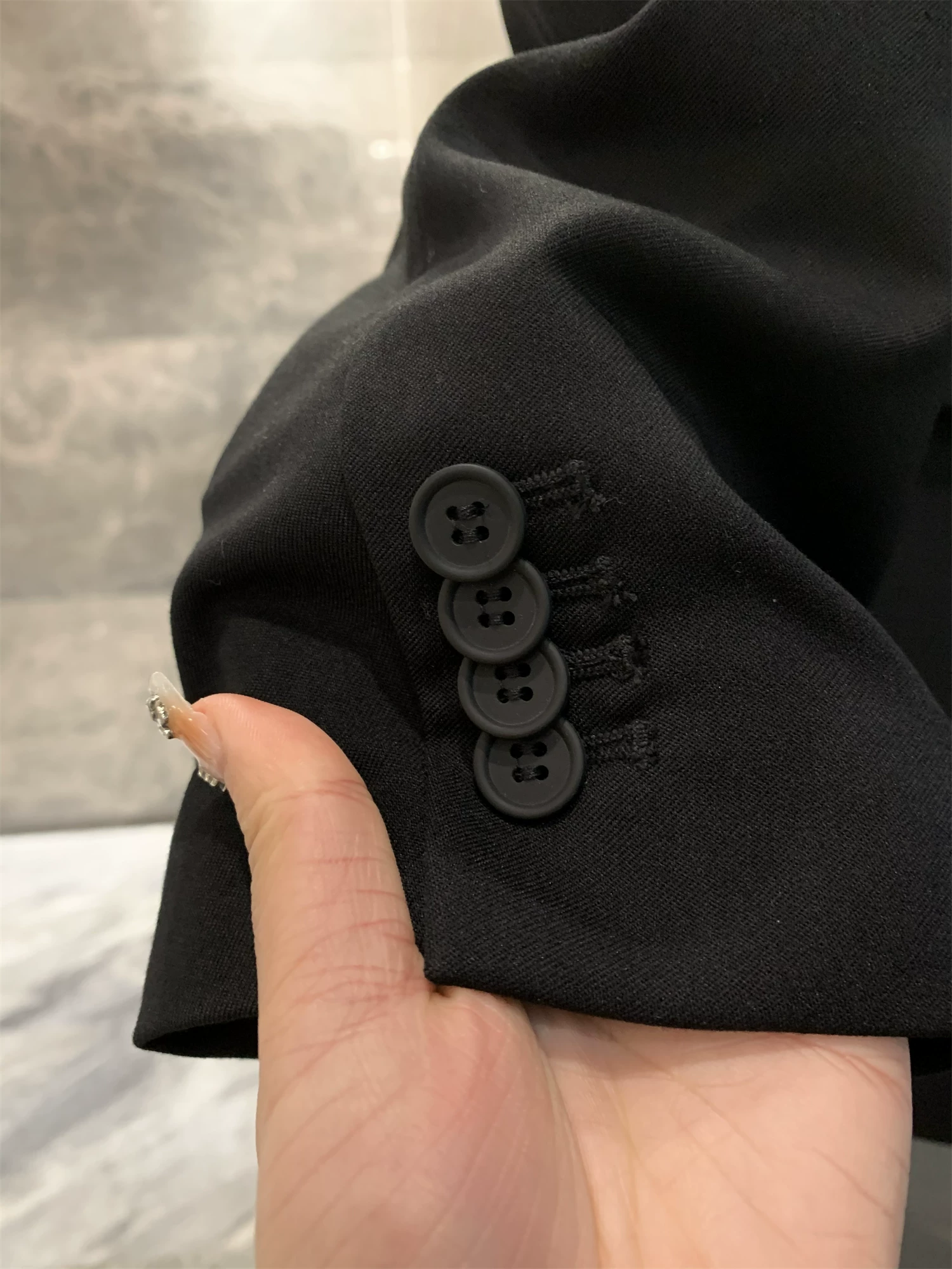 Áo vest nam chất liệu mịn, mềm mại, kiểu dáng thường ngày, giá cả phải chăng!