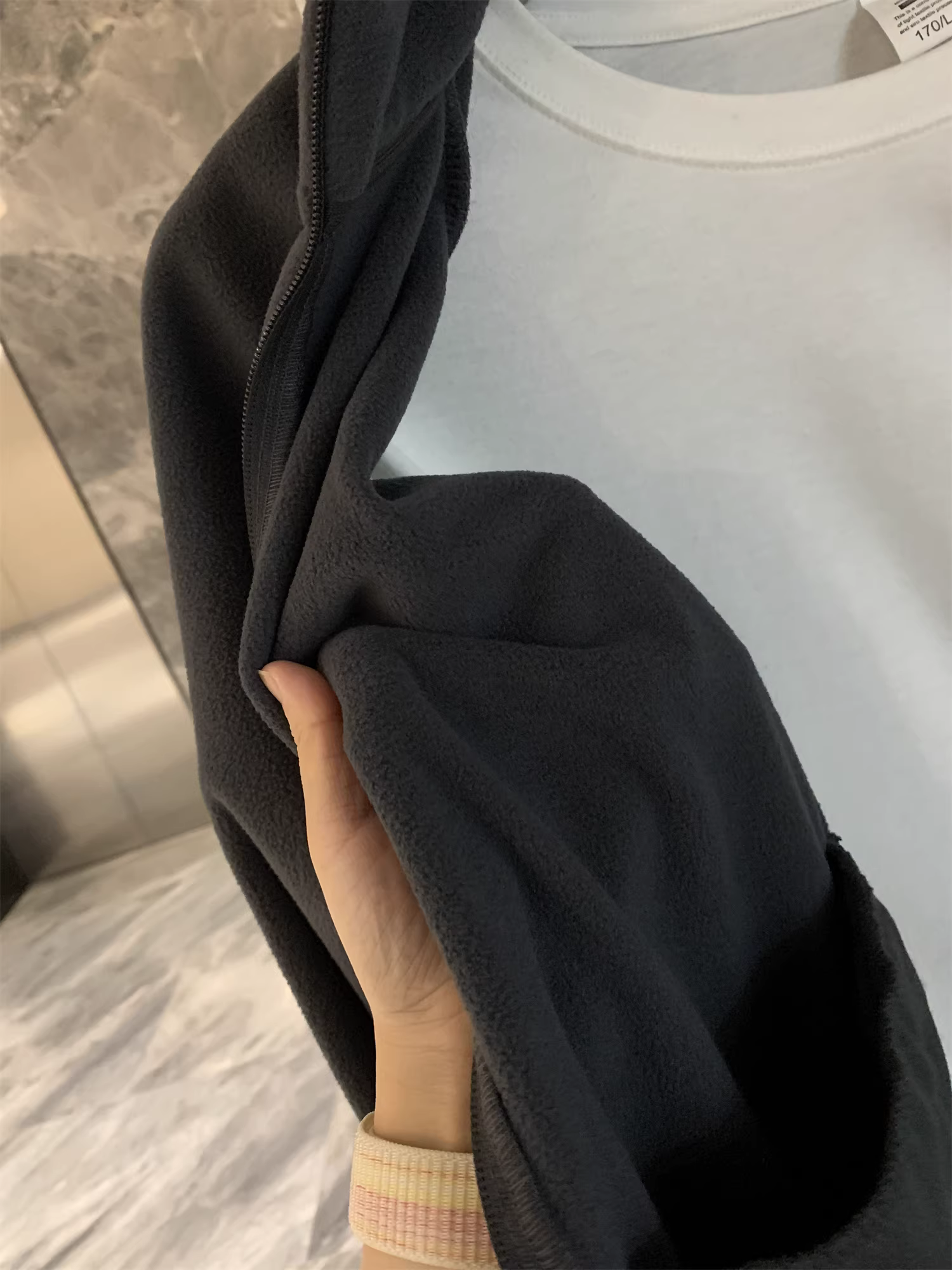 Don Quixote là một sản phẩm tuyệt vời! Tinh tế và mềm mại! Áo khoác nam có cổ đứng bằng lông cừu ấm áp cho mùa thu và mùa đông.