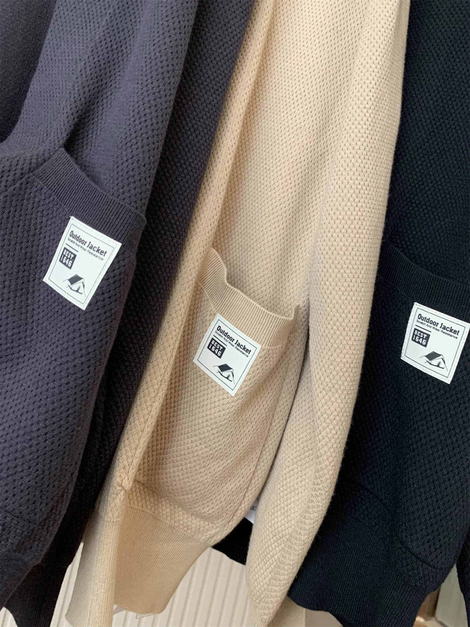 Đơn đặt hàng của công ty Don Quixote! Áo len pha! Áo len cardigan thêu mềm mại, đa năng, thân thiện với làn da mùa thu đông dành cho nam.