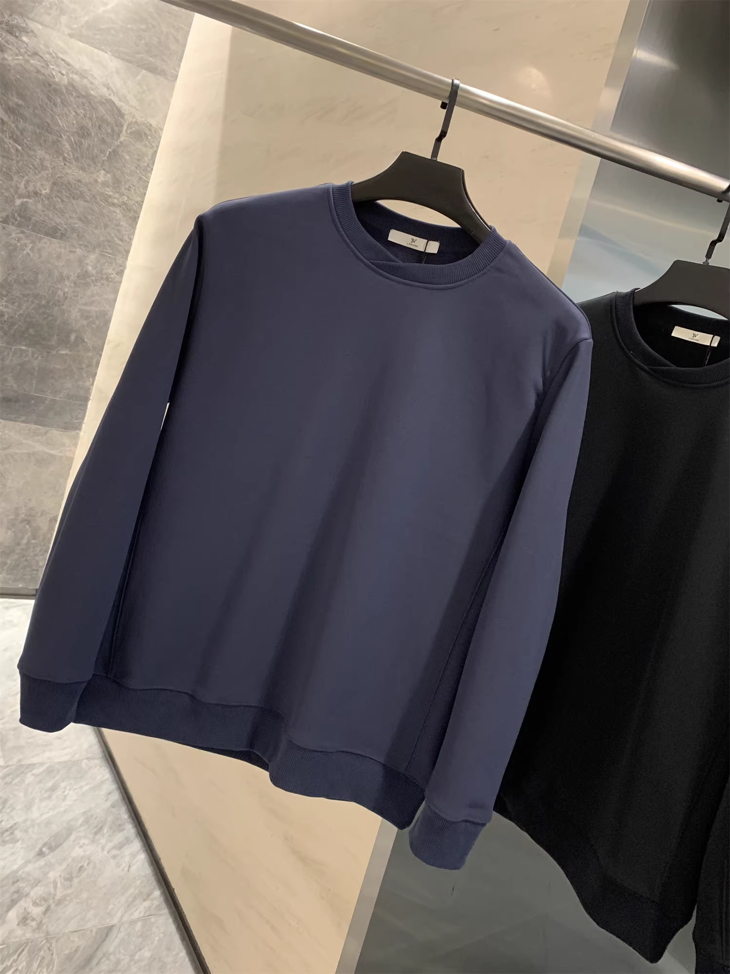 Don Quixote Composite Ollie Fleece! Ấm nhanh chóng và giữ nhiệt! Áo nỉ thường ngày đa năng, lót lông cừu, dày dặn, ấm áp, thích hợp cho mùa thu đông.