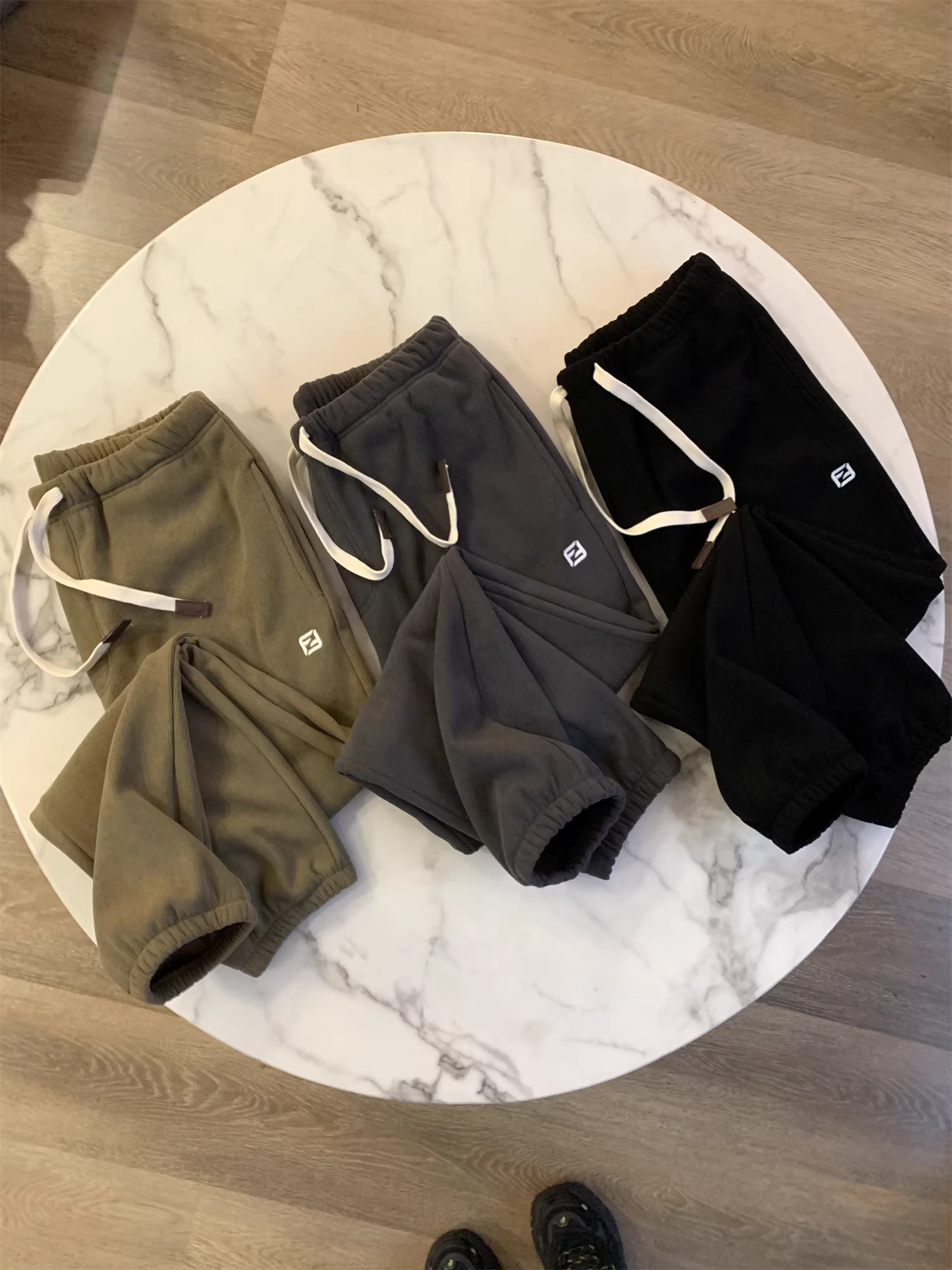 Quần vải dù dệt kim Don Quixote! Có lớp lót lông cừu và dày dặn cho mùa thu đông, lưng thun co giãn, quần ống lửng, quần thể thao nam.