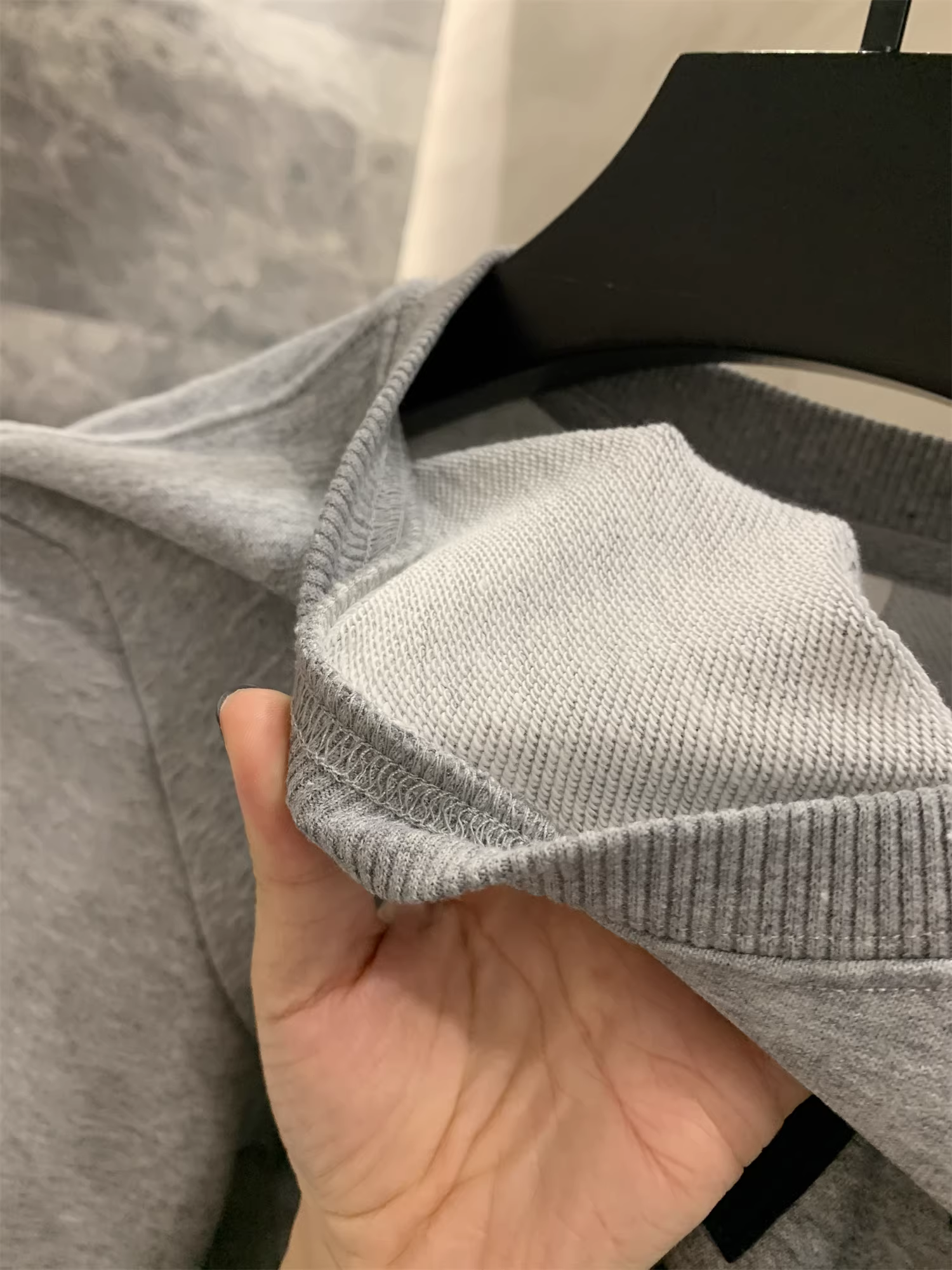 Áo thun Don Quixote ODM! Chất liệu cotton chải kỹ! Áo sweatshirt cổ tròn tay dài phối họa tiết thêu, phong cách năng động và đa năng, hợp thời trang.