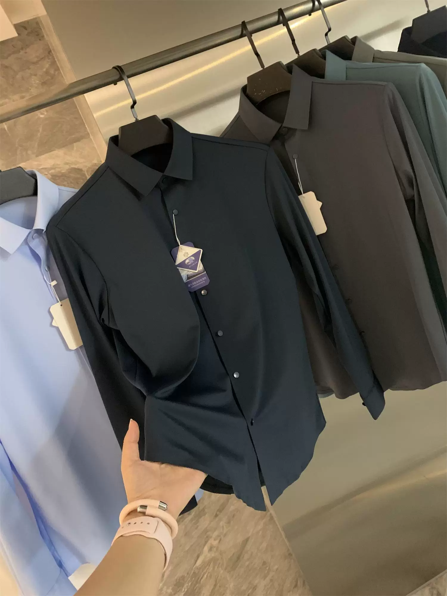 Don Quixote, chất lượng như hàng hiệu! Công nghệ đen tối tiên tiến! Áo sơ mi dài tay mùa thu, thân thiện với doanh nhân, thân thiện với làn da, thoáng khí dành cho nam.