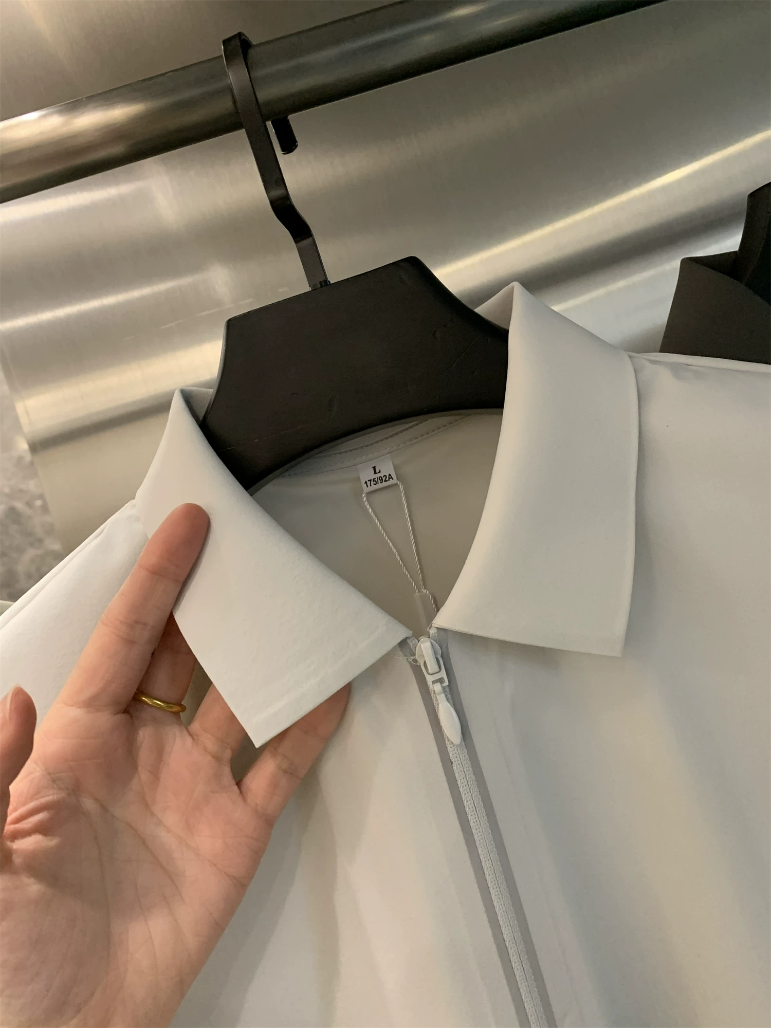 Công nghệ liền mạch Don Quixote! Áo polo nam chất liệu sợi cao cấp, mềm mại như lụa, thoáng mát và thoải mái, kiểu dáng thẳng.