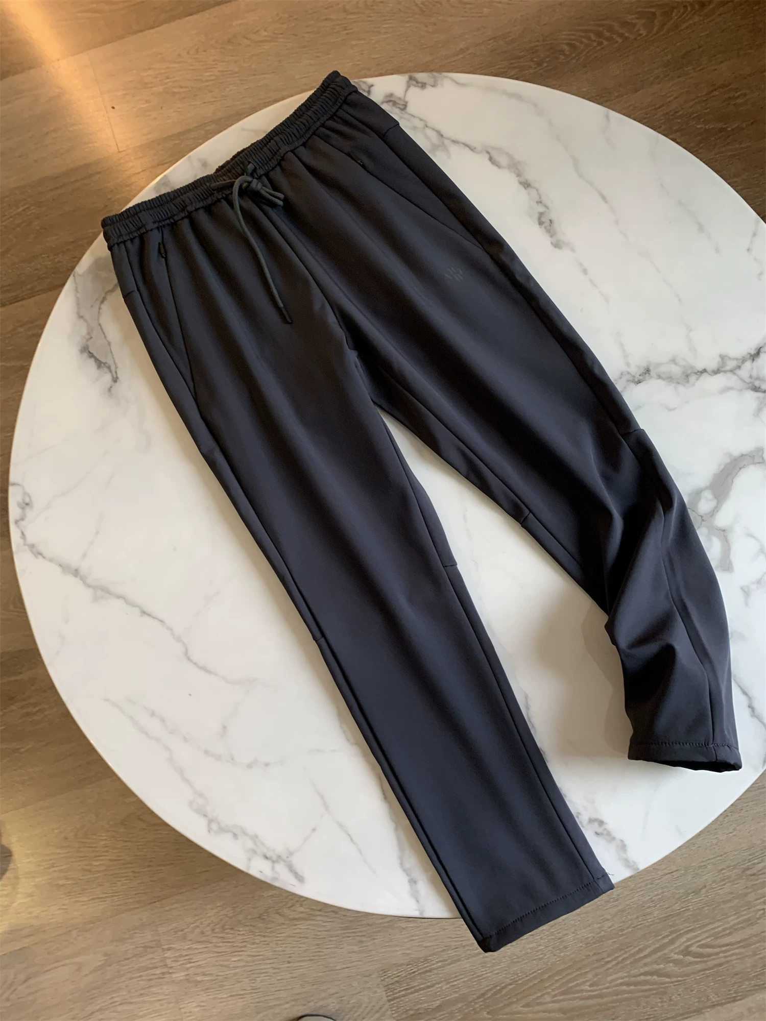 Áo lông cừu chống lạnh Don Quixote! Thân thiện với da và ấm áp! Quần dài và quần thể thao nam có lưng thun, dáng thẳng, mặc thường ngày, thích hợp cho mùa thu đông.