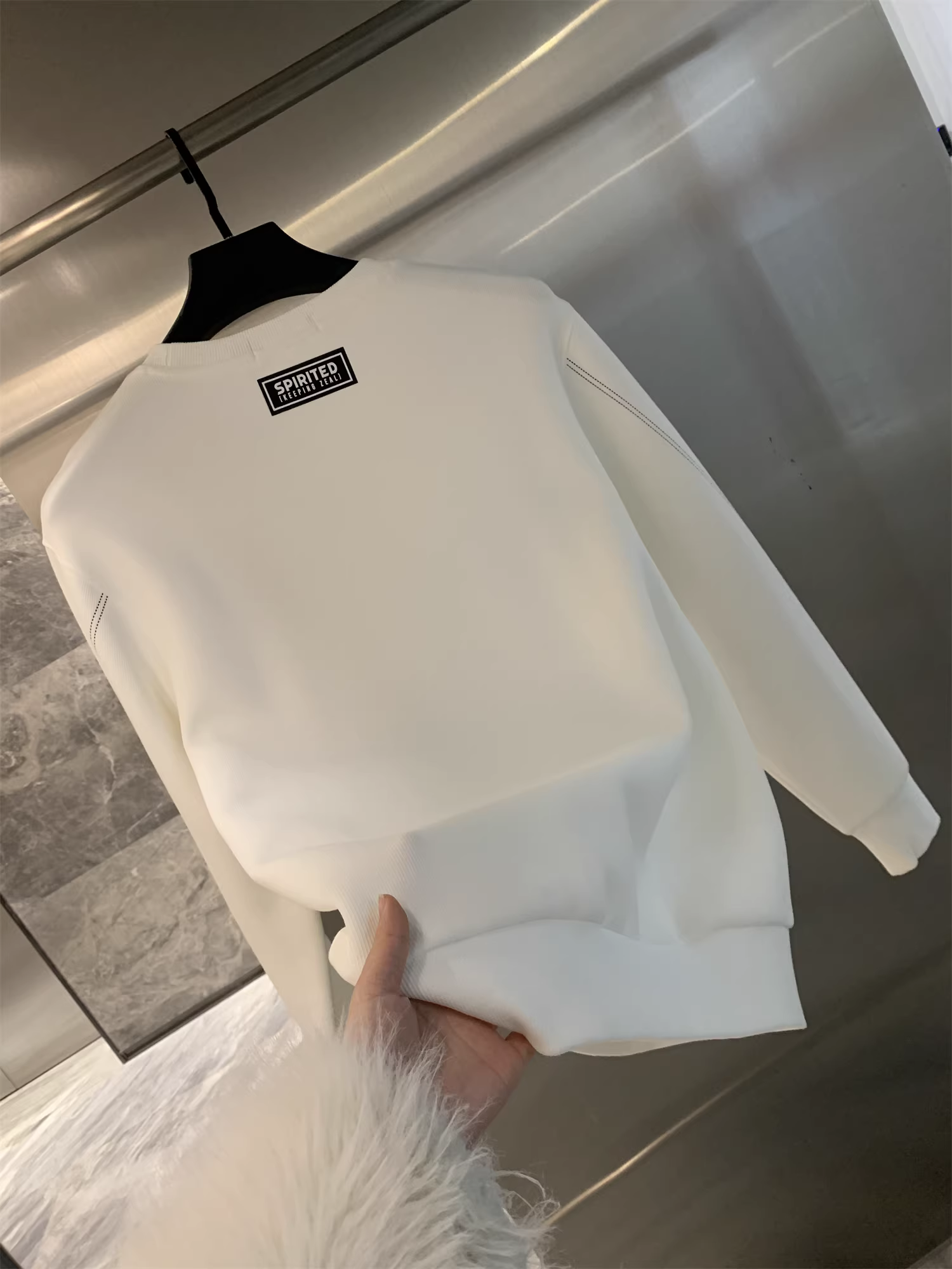 Lớp không khí của bộ sưu tập “Six Sandwiches” của Don Quixote! Áo len dài tay cổ tròn đa năng dành cho nam mùa xuân và mùa thu.