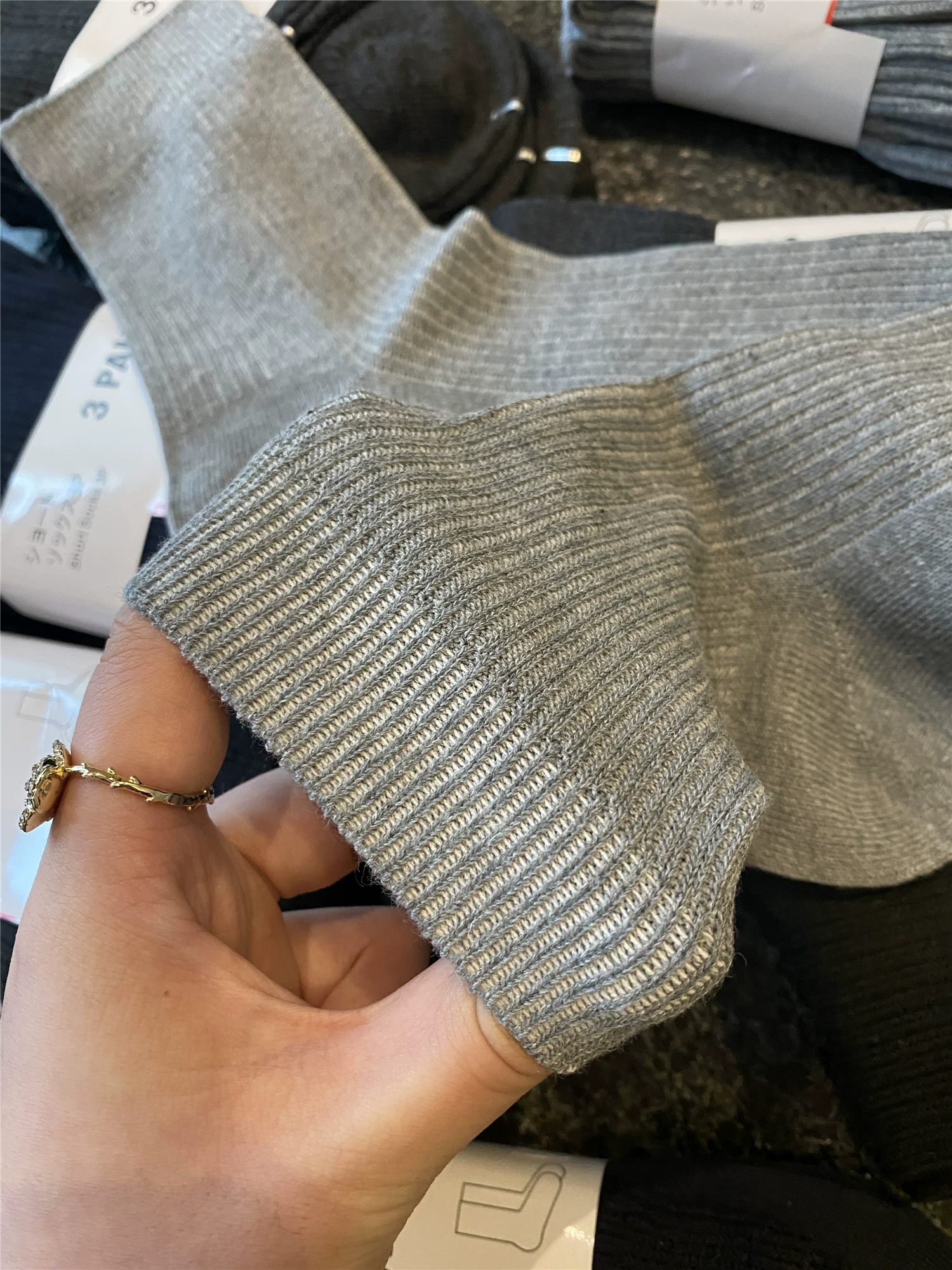 Don Quixote, mua một tặng ba đôi! Tất cotton co giãn thấm hút mồ hôi mùa thu đông mới dành cho nam.