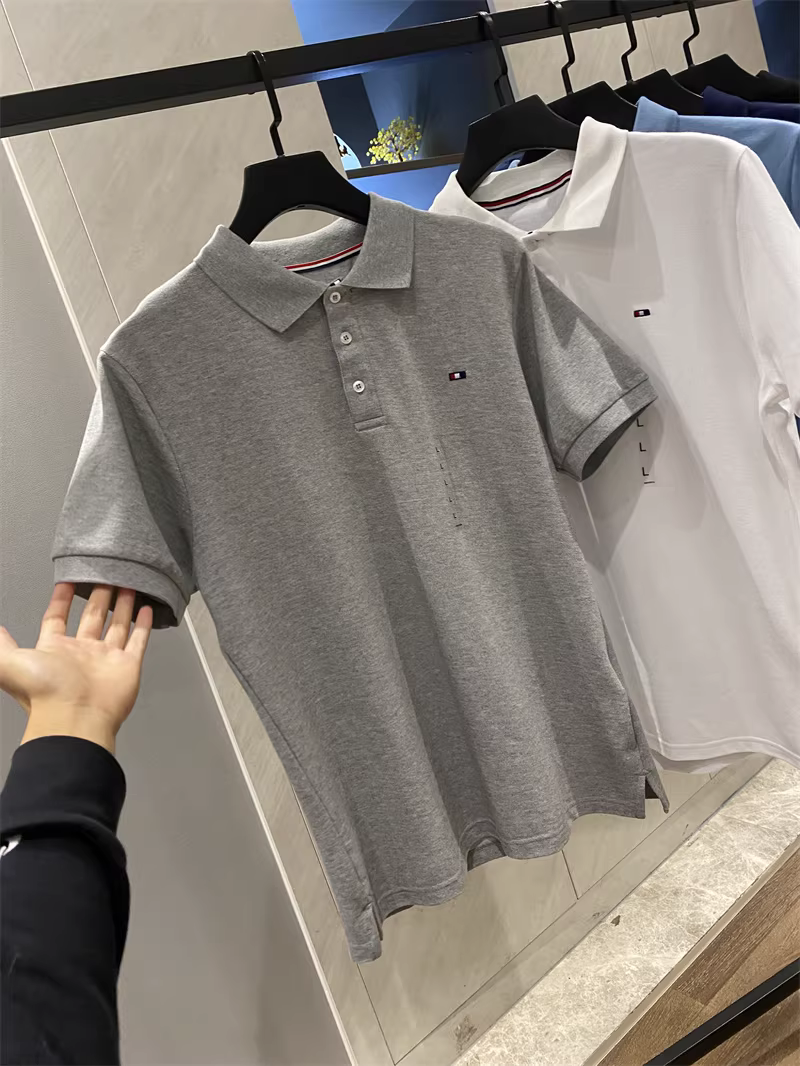 Don Quixote Overseas 600+ sản phẩm đồng bộ! Áo polo nam tay ngắn chất liệu cotton pique ba chiều, thân thiện với da, nhẹ nhàng, kiểu dáng công sở lịch lãm.