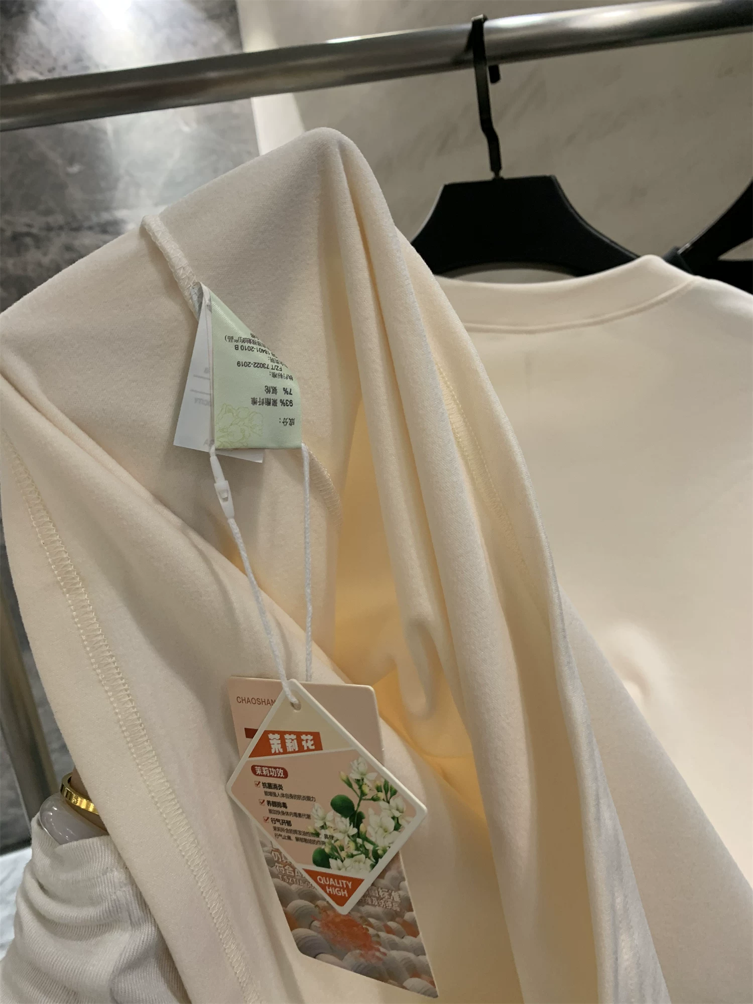 Don Quixote đang giảm giá lớn! Vải giữ nhiệt hai mặt! Áo thun cổ đứng màu trơn, giữ nhiệt, ấm áp, mềm mại, co giãn cao dành cho nam.