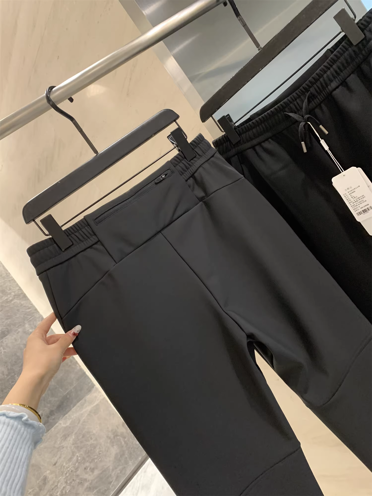 Don Quixote, chuyên gia về hoạt động ngoài trời! Công nghệ chống thấm ba lớp! Quần chống gió và giữ ấm với lớp lót lông cừu tích hợp.