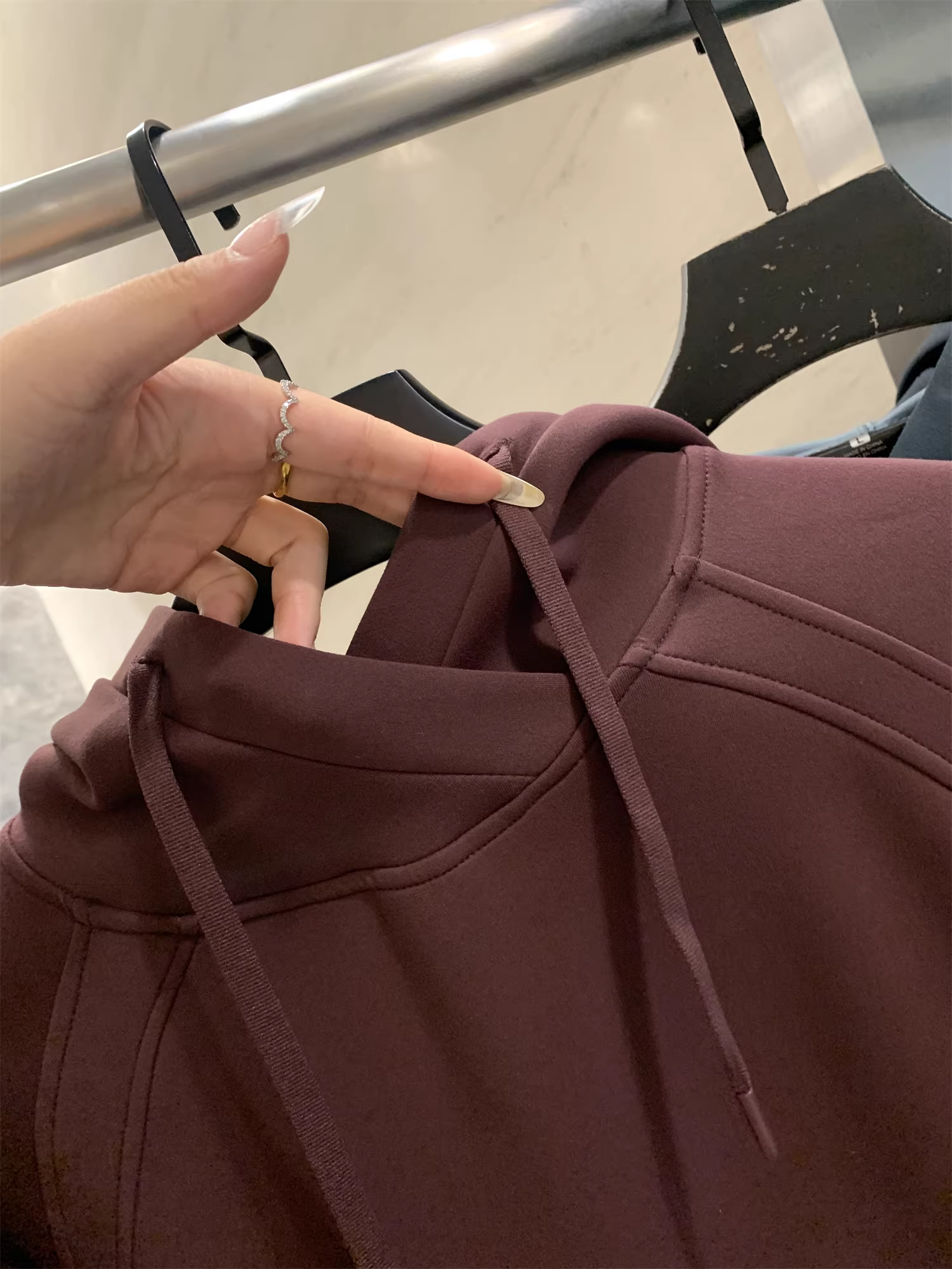 Ưu đãi hàng ngày của Don Quixote! Lớp không khí! Xu hướng áo nỉ có mũ trùm đầu rộng rãi màu trơn dành cho nam mùa xuân và mùa thu.