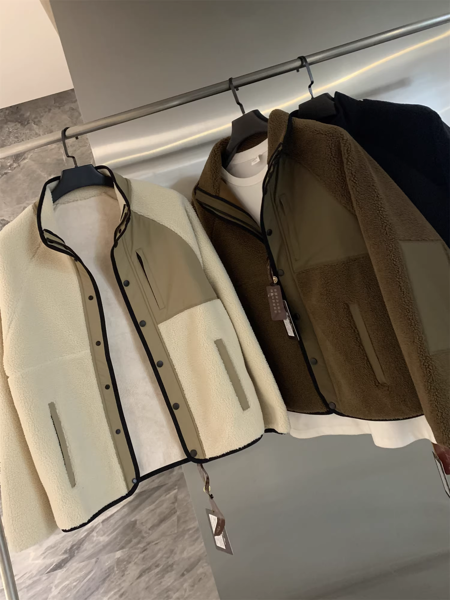 Don Quixote Dòng sản phẩm cao cấp! Phong cách tiền cổ điển! Áo khoác cổ đứng len giả lông cừu ấm áp mùa đông dành cho cặp đôi