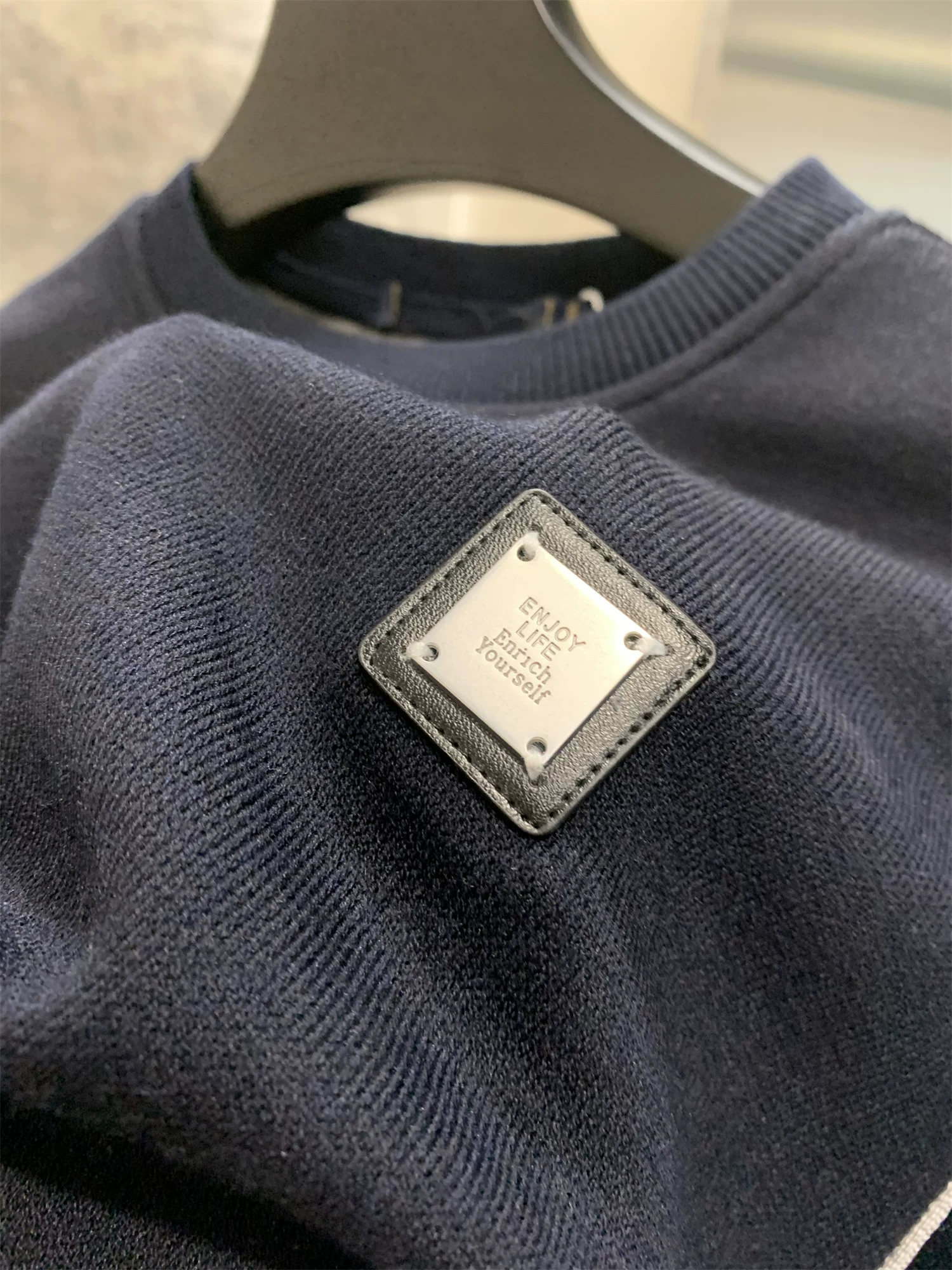 Áo len dài tay nam Don Quixote H, kiểu dáng cổ điển! Có lớp lót lông cừu ấm áp tích hợp! Áo len dài tay mùa thu đông, chất liệu lông cừu, kiểu dáng thường ngày, ấm áp dành cho nam.