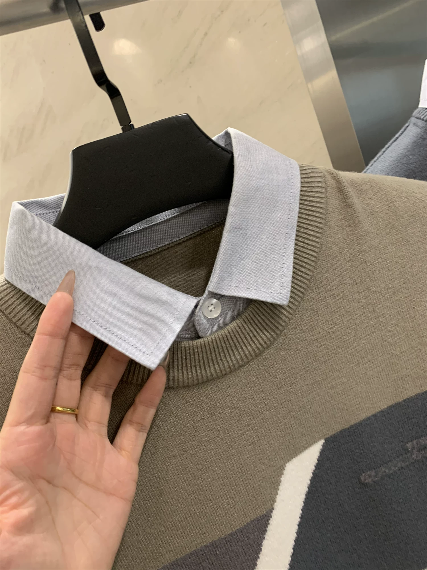 Don Quixote, đồ tốt từ Doujia! Len cừu + chất liệu modal pha trộn! Áo len giả hai mảnh cổ áo phối màu dành cho nam.