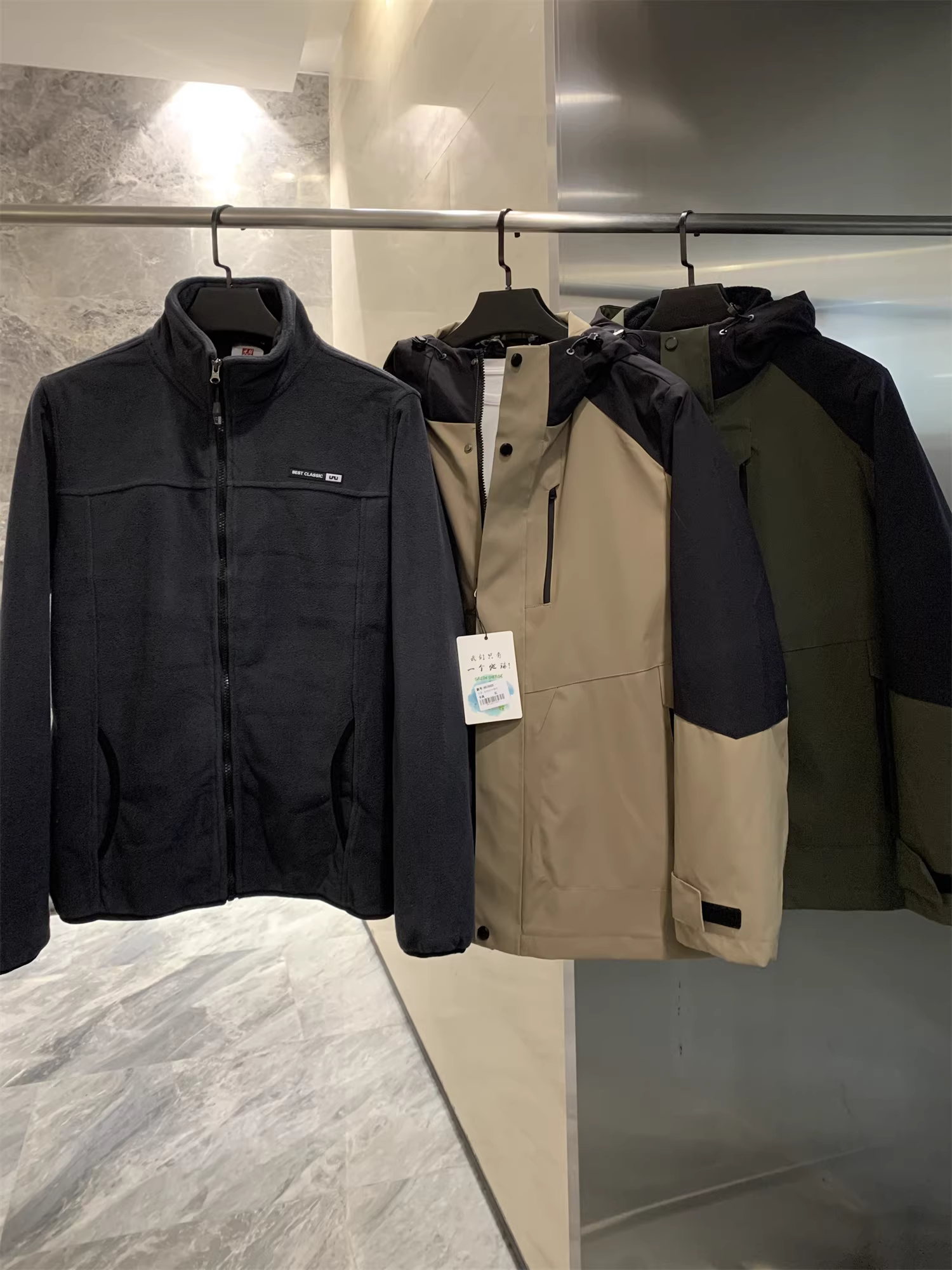 Don Quixote Áo khoác ba trong một! Áo khoác lông cừu mùa thu đông có lớp lót lông cừu, tay áo raglan phối màu ấm áp.