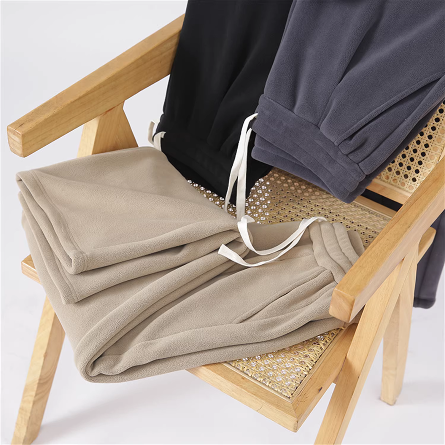 Quần nỉ Don Quixote 650G! Dày dặn cho mùa thu đông, quần ống đứng dáng rộng, chất liệu ấm áp, màu trơn, lưng thun co giãn dành cho nam.