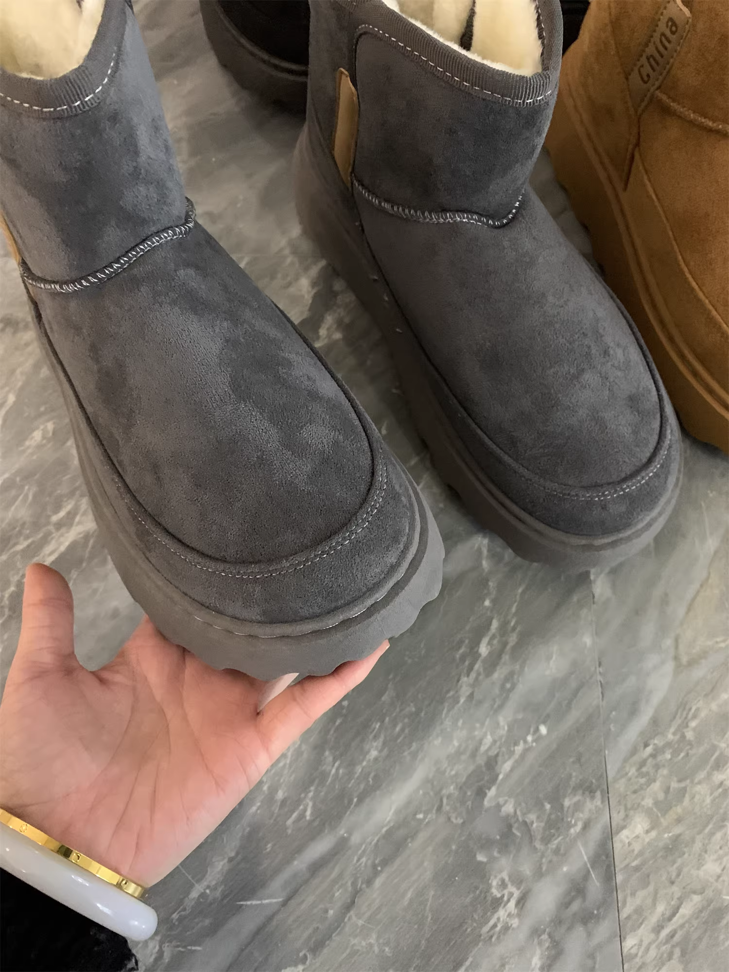 Giày bốt đi tuyết lót lông cừu đa năng Don Quixote! Giày bốt đi tuyết lót lông cừu dày dặn cao cổ màu trơn cho nam mùa thu đông, giày cotton thời trang