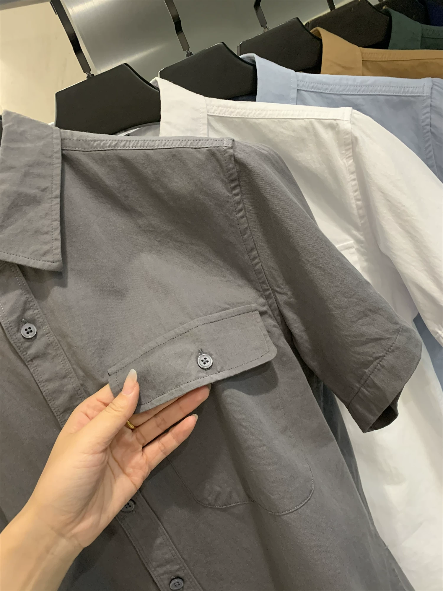 Don Quixote 100% cotton! Sợi đôi mịn, áo sơ mi ngắn tay mềm mại, thoáng mát và thoáng khí dành cho nam mùa hè, hợp thời trang.