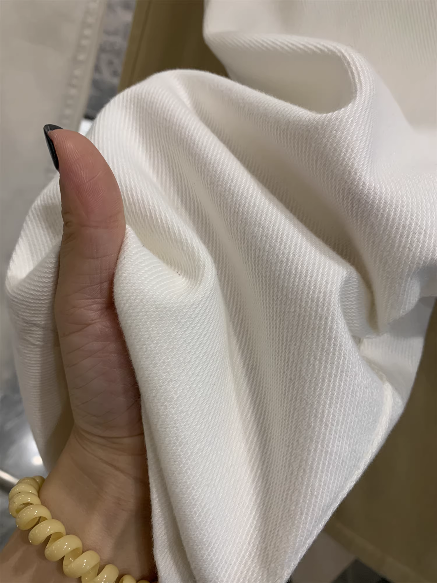 Don Quixote, phong cách cổ điển sang trọng! Chất liệu cotton pha, giặt máy được 36 độ! Quần âu lưng cao, dáng hơi thẳng.