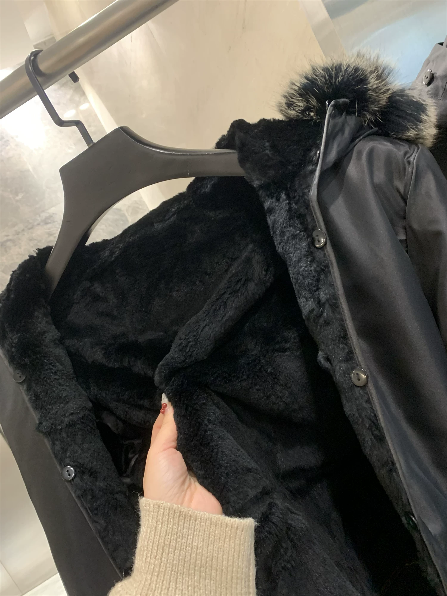 Don Quixote dòng H! Áo khoác parka mùa đông ngoài trời dài trung bình có cổ lông cáo + lót lông! Áo khoác cotton dành cho nam.