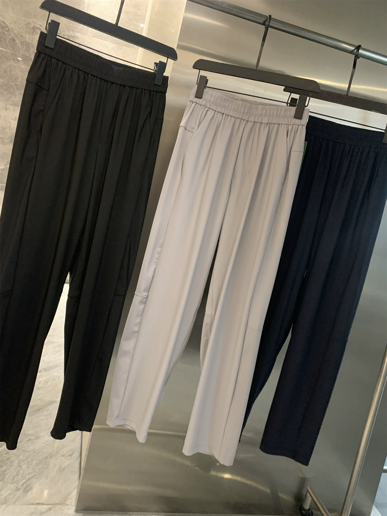 Don Quixote Banana Series! Mát mẻ và thoáng khí, co giãn bốn chiều! Quần nam mùa hè chất liệu lụa đá co giãn, kiểu dáng ôm vừa vặn, thời trang.