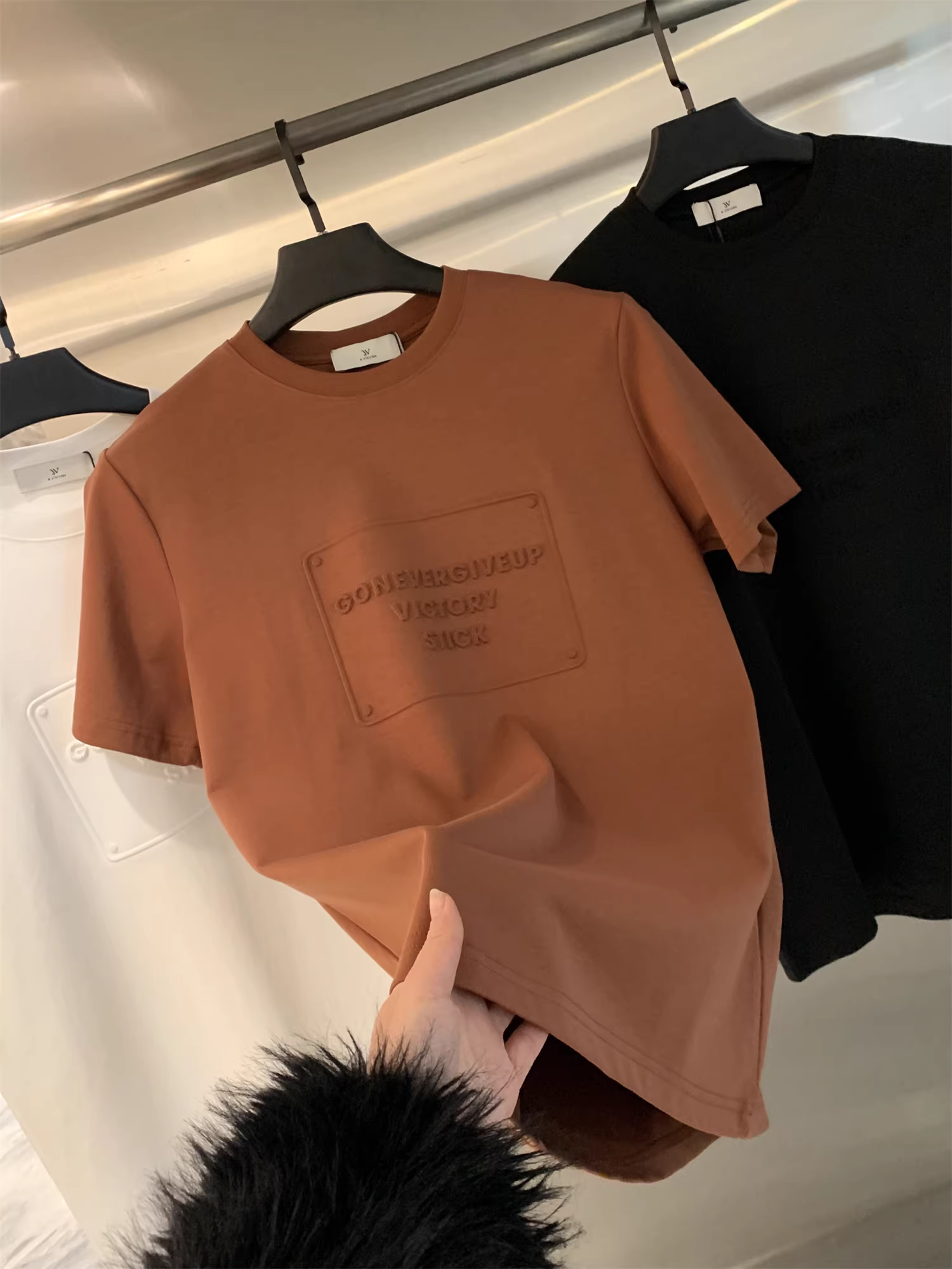 Phong cách nhà thiết kế Don Quixote! Thiết kế nổi 3D! Áo thun ngắn tay màu trơn mùa hè, phong cách giản dị, đa năng, dành cho cặp đôi.