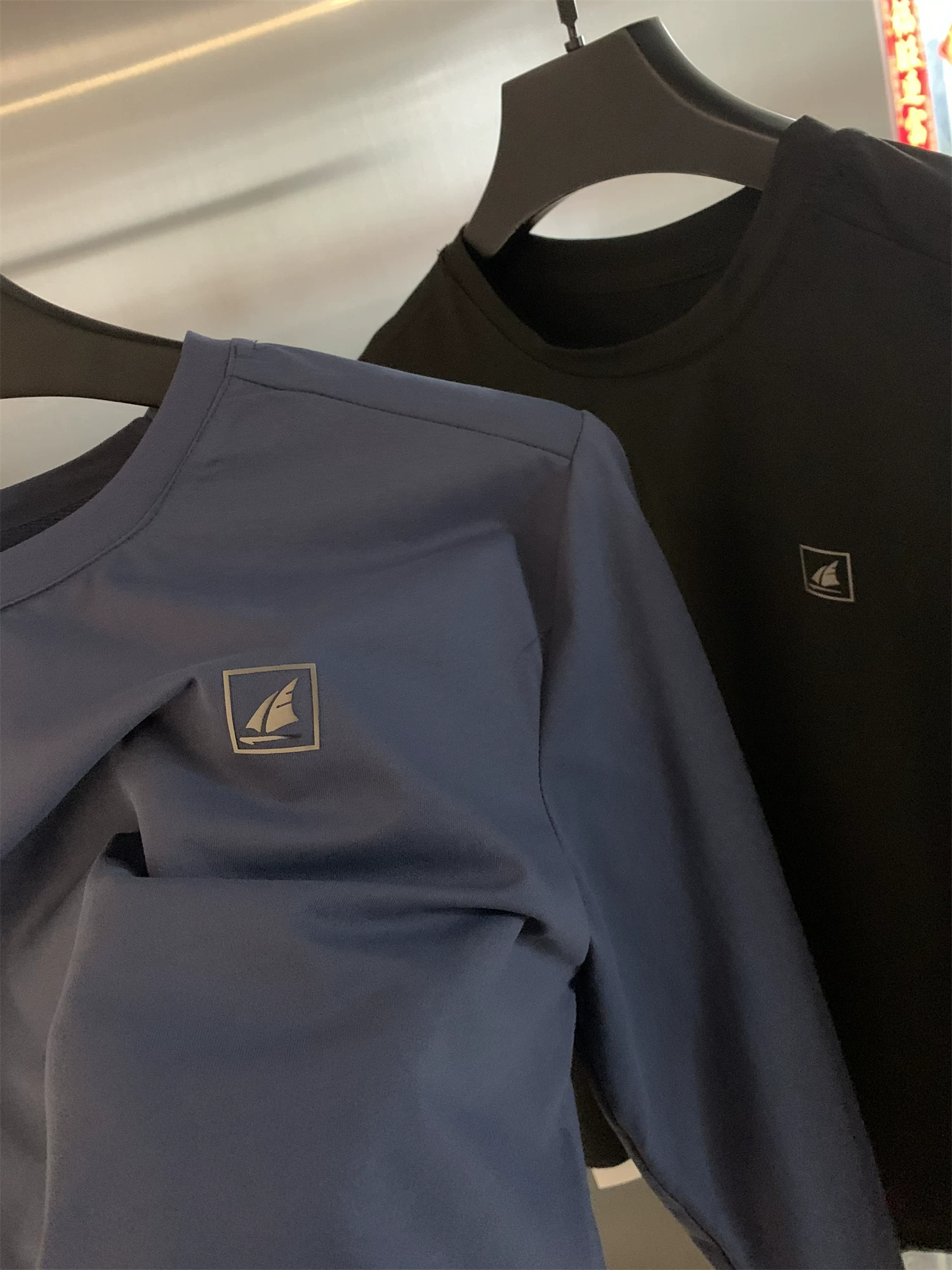 Don Quixote Nordic Nautical Series! Áo thun dài tay cổ tròn thông thường, nhẹ, mềm, nhanh khô, có độ đàn hồi cao dành cho nam giới.