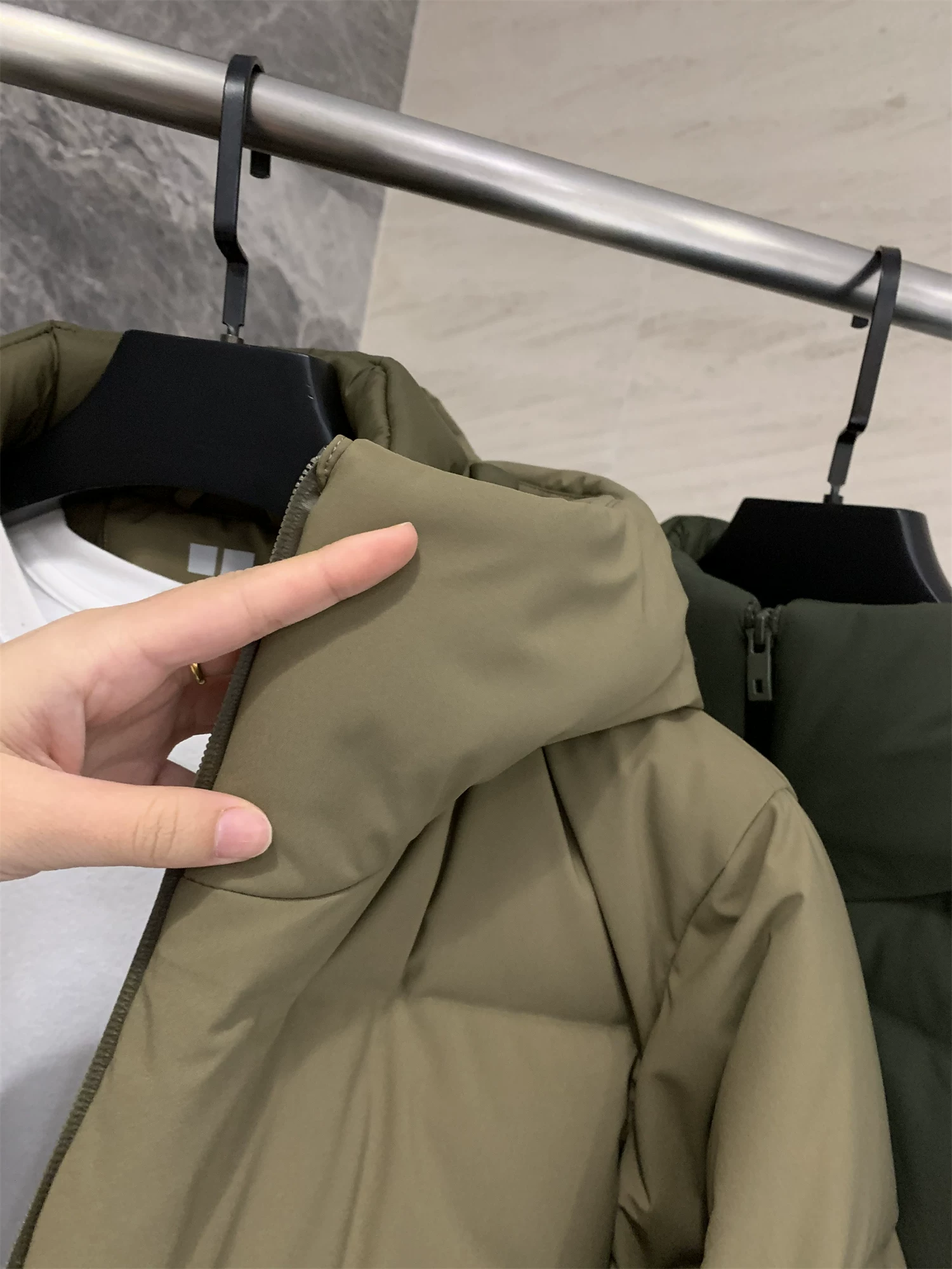 Don Quixote U series! Độ phồng 600+! 90% lông vịt! Áo khoác mùa đông may liền mạch có mũ trùm đầu.