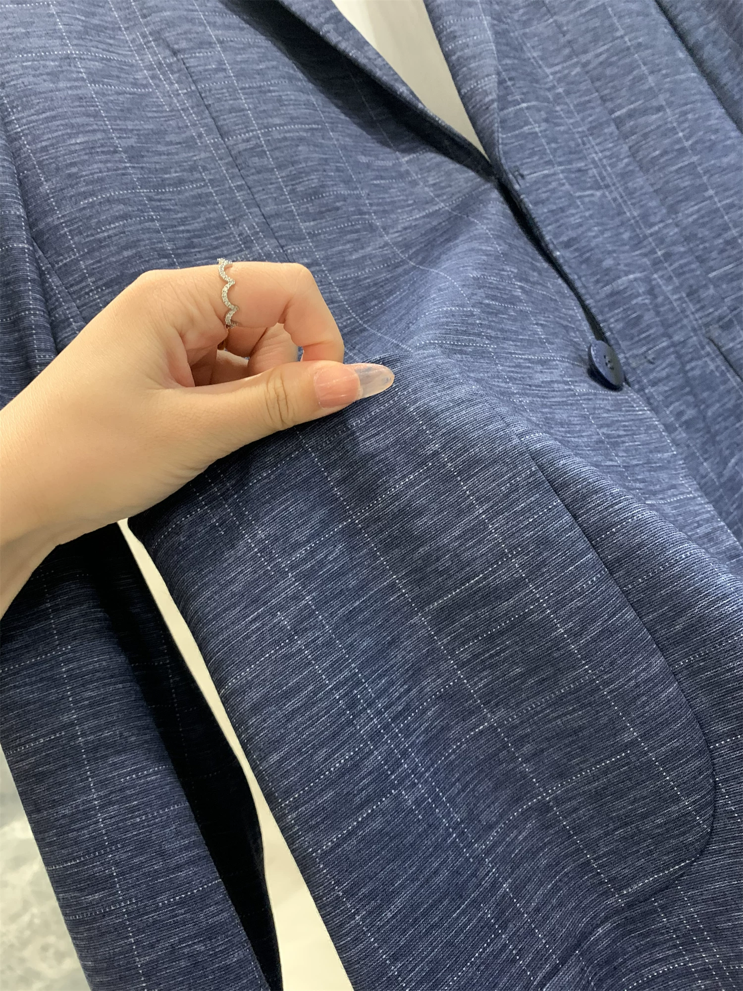 Ưu đãi Don Quixote! Chất liệu sợi hoa cao cấp! Bộ vest lịch sự, mềm mại và có cấu trúc dành cho nam.