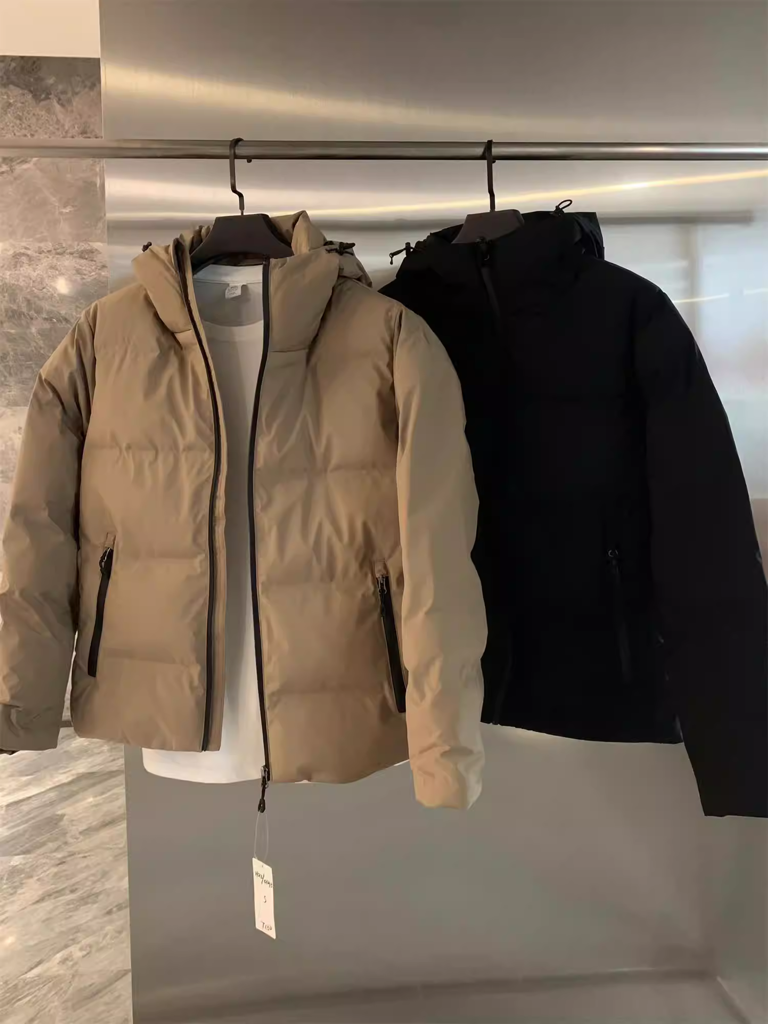 Don Quixote giữ ấm bạn! Chất liệu dính liền mạch! Áo khoác cotton có mũ trùm đầu màu trơn đơn giản dành cho nam giới trong mùa đông, hợp thời trang.