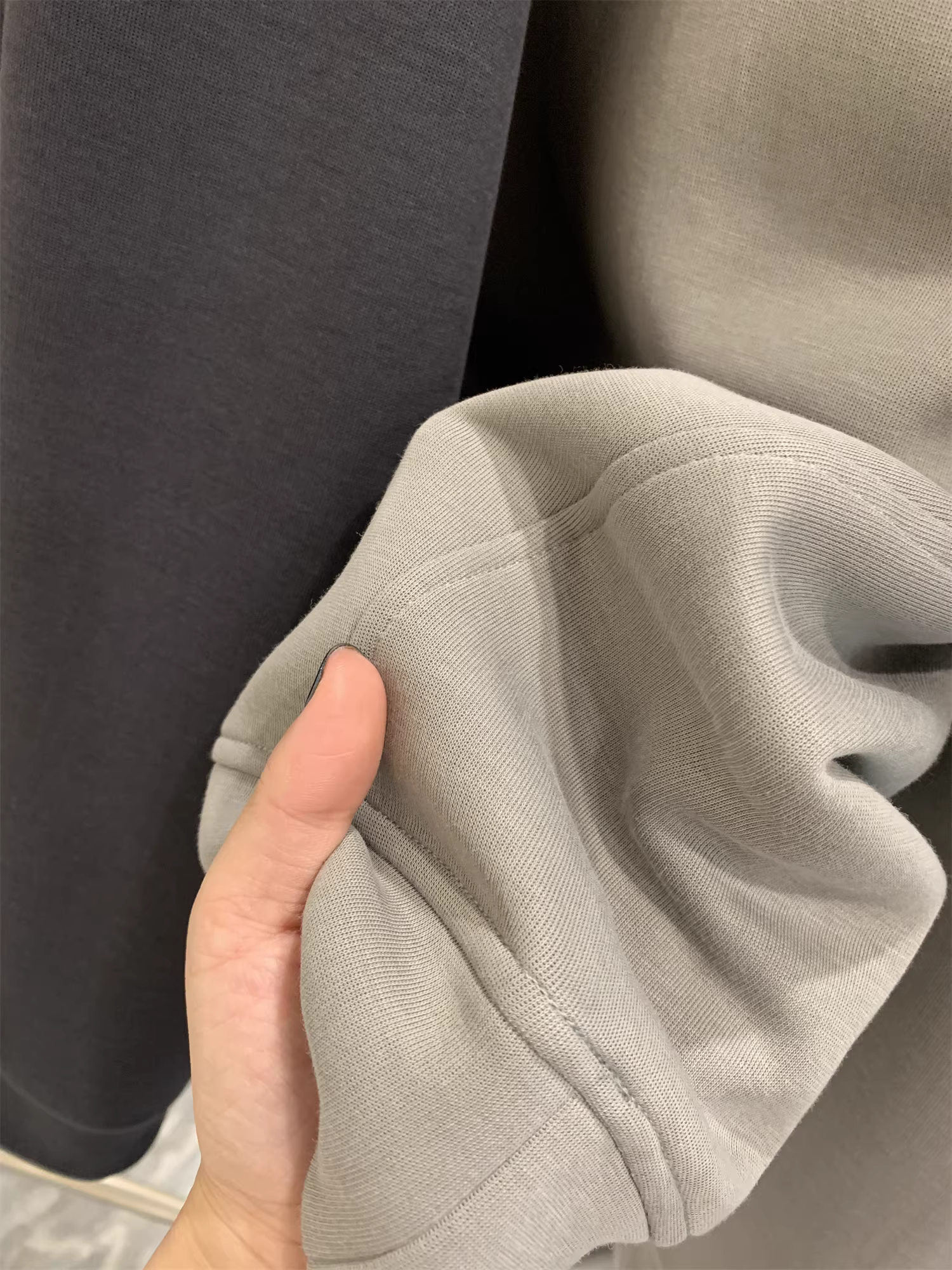 Don Quixote, sự sang trọng nhỏ gọn! Thiết kế nổi 3D! Áo nỉ nam cổ tròn màu trơn đa năng, phong cách thường ngày, xu hướng thu đông.